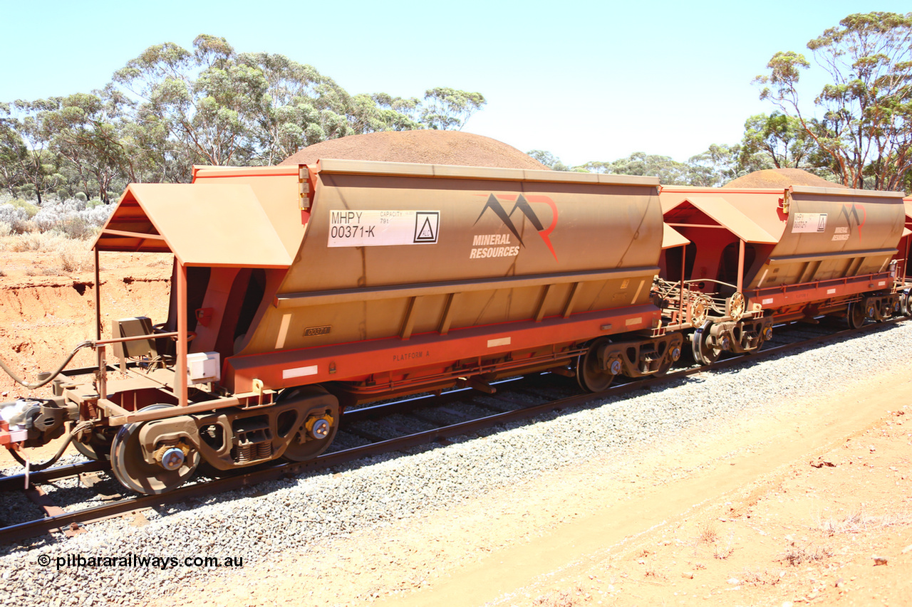 190129 4343
Binduli, on Mineral Resources Ltd loaded iron ore train service from Koolyanobbing to Esperance #3033 with MRL's MHPY type iron ore waggon MHPY 00371 built by CSR Yangtze Co China serial 2014/382-371 in 2014 as a batch of 382 units, these bottom discharge hopper waggons are operated in 'married' pairs.
Keywords: MHPY-type;MHPY00371;2014/382-371;CSR-Yangtze-Co-China;