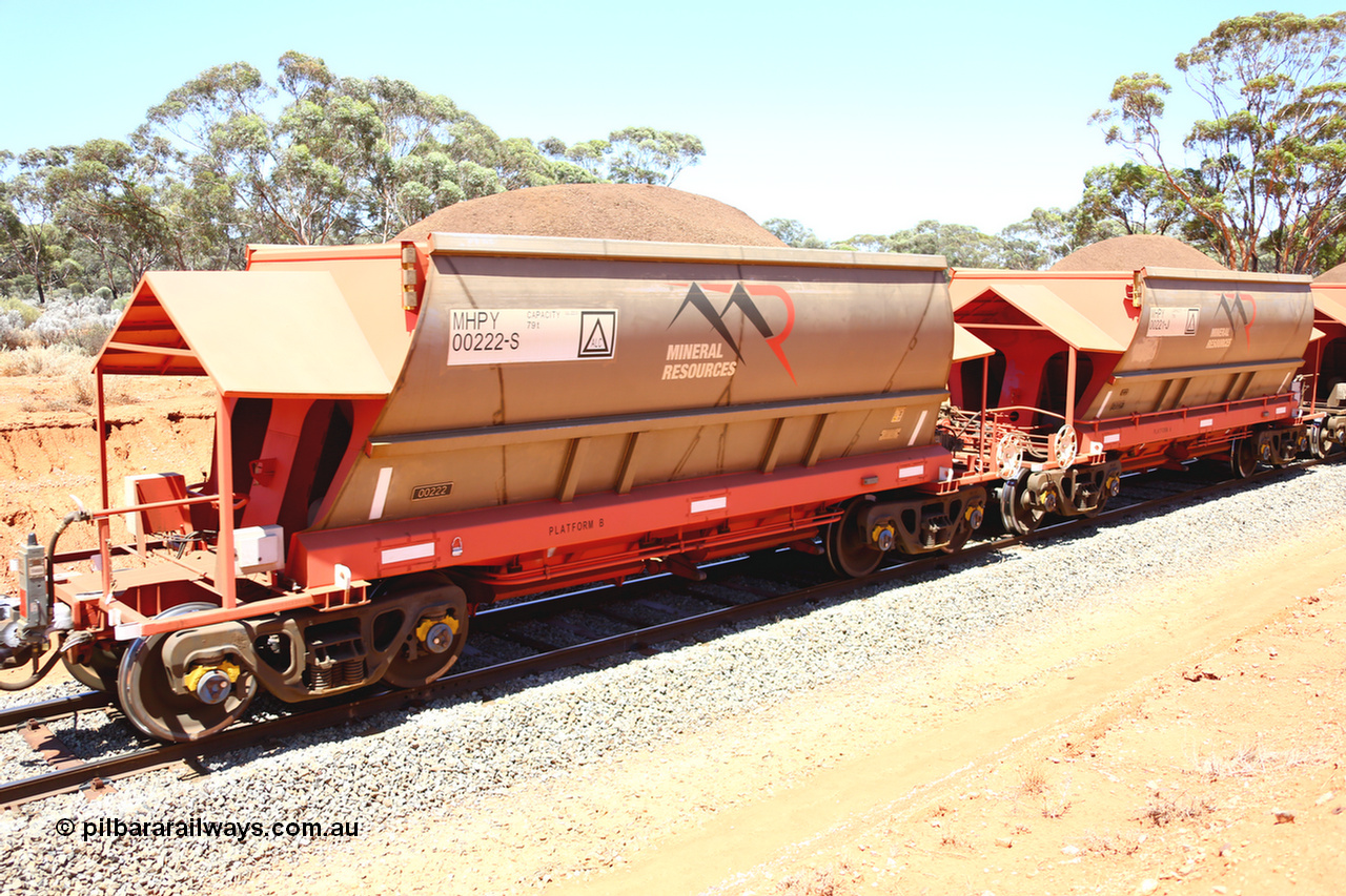 190129 4345
Binduli, on Mineral Resources Ltd loaded iron ore train service from Koolyanobbing to Esperance #3033 with MRL's MHPY type iron ore waggon MHPY 00222 built by CSR Yangtze Co China serial 2014/382-222 in 2014 as a batch of 382 units, these bottom discharge hopper waggons are operated in 'married' pairs.
Keywords: MHPY-type;MHPY00222;2014/382-222;CSR-Yangtze-Co-China;