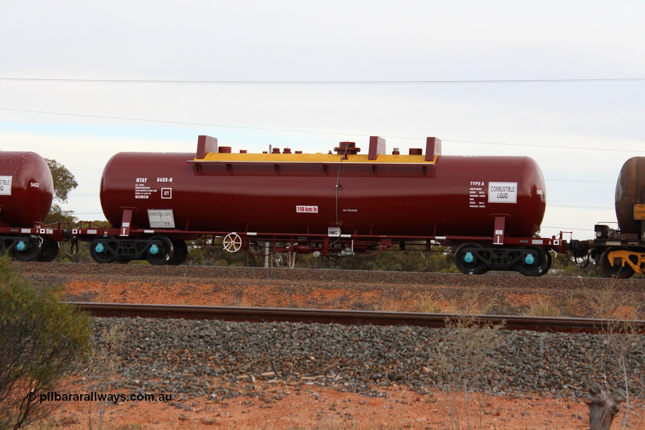 141028 IMG 3273
West Kalgoorlie, NTAY type fuel tank waggon NTAY 5455 with 62,000 litre capacity for BP. Refurbished by Gemco WA in June 2014 from ex Mobil Oil NTAF type tank waggon NTAF 5455. In BP Oil ownership. I think this is an Indeng Qld built NTAF 455 the final of seven such tanks built for Mobil of NSW in 1981. Peter Donaghy image.
Keywords: Peter-D-Image;NTAY-type;NTAY5455;NTAF-type;Indeng-Qld;NTAF455;