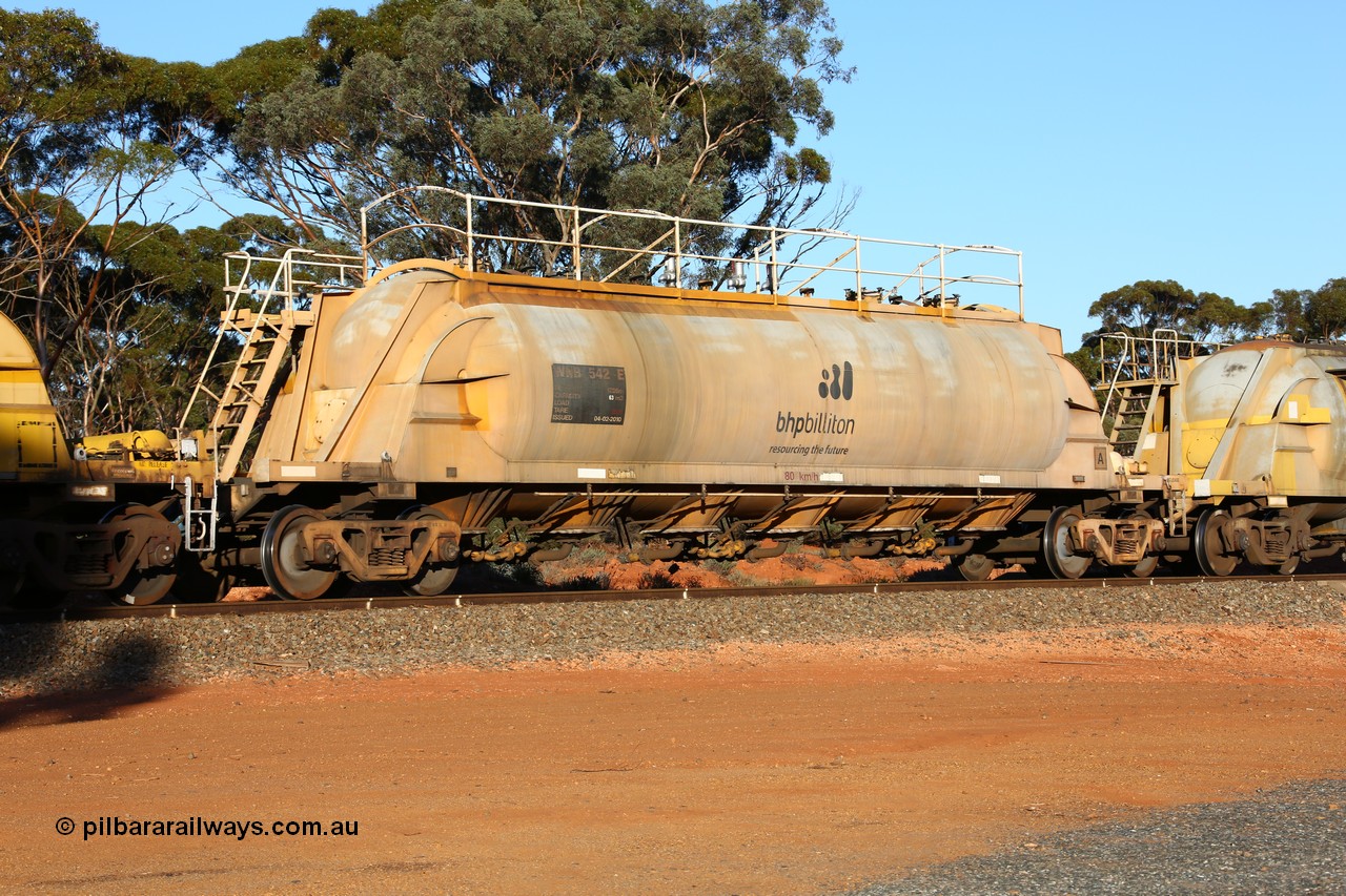 160523 3584
Binduli, nickel concentrate train 2438, WNB type pneumatic discharge nickel concentrate waggon WNB 542, one of six built by Bluebird Rail Services SA in 2010 for BHP Billiton.
Keywords: WNB-type;WNB542;Bluebird-Rail-Operations-SA;