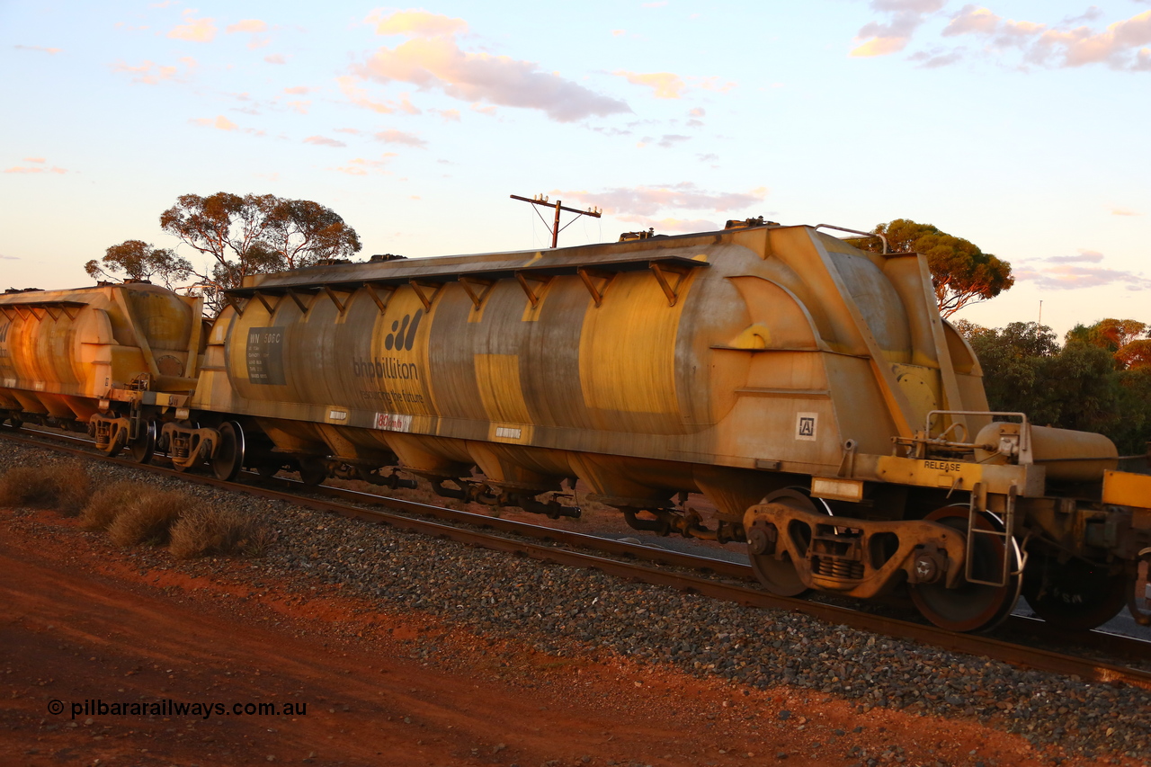 190107 0679
Kalgoorlie, WN type pneumatic discharge nickel concentrate waggon WN 506, one of thirty built by AE Goodwin NSW as WN type in 1970 for WMC.
Keywords: WN-type;WN506;AE-Goodwin;