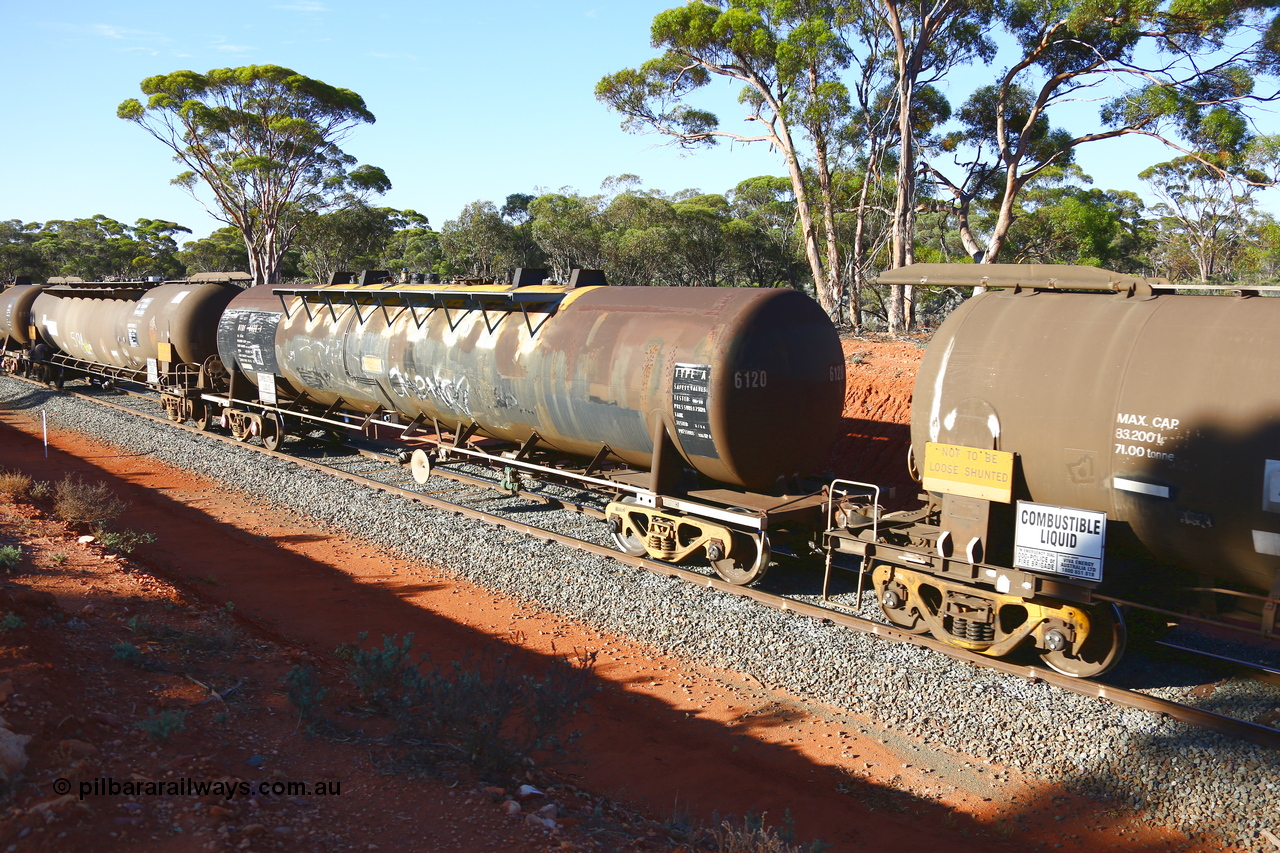 190109 1689
Binduli, empty fuel train 4445, NTBF type tank waggon NTBF 6120, built by Comeng NSW in 1975 as an SCA type bitumen tanker for Shell Bitumen NSW as SCA 271. Under Viva Energy ownership.
Keywords: NTBF-type;NTBF6120;Comeng-NSW;SCA-type;SCA271;