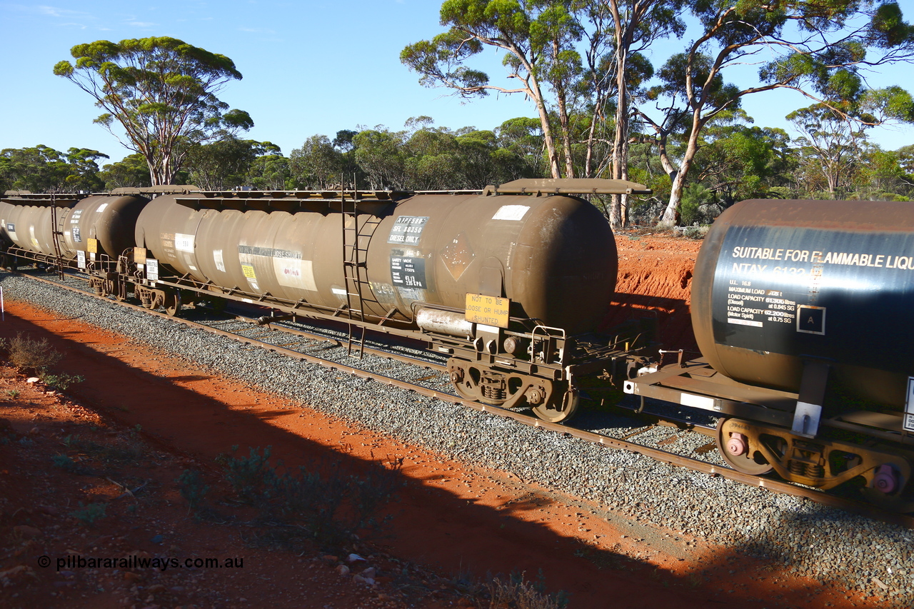 190109 1692
Binduli, empty fuel train 4445, ATPF type fuel tank waggon ATPF 580, built by WAGR Midland Workshops 1976 for Shell as type WJP, 80.66 kL one compartment one dome, capacity of 80,350 litres, it also spent time in SA in 1985. Fitted with type F InterLock couplers. Under Viva Energy ownership.
Keywords: ATPF-type;ATPF580;WAGR-Midland-WS;WJP-type;