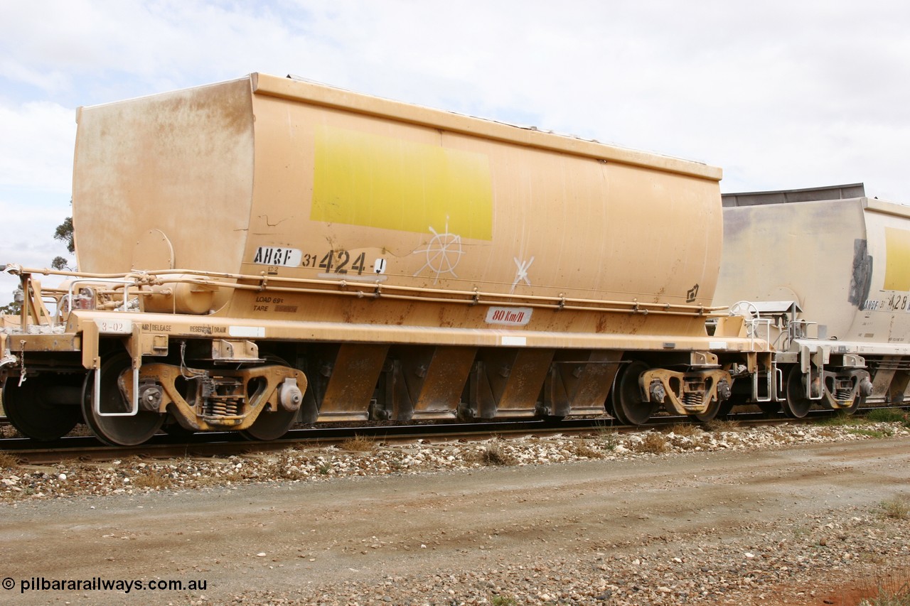 051101 6423
Parkeston, AHQF 31424 seen here in Loongana Limestone service, originally built by Goninan WA for Western Quarries as a batch of twenty coded WHA type in 1995. Purchased by Westrail in 1998.
Keywords: AHQF-type;AHQF31424;Goninan-WA;WHA-type;