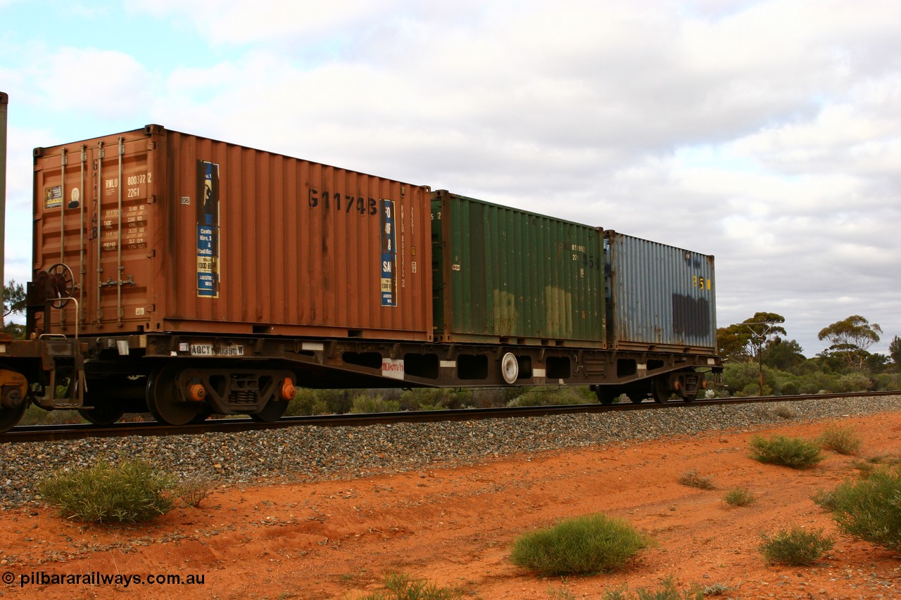060527 4118
Scotia, AQCY 30390 container waggon, originally built by Tomlinson Steel WA as WFX type in 1970 from a batch of one hundred and sixty one waggons, recoded to WQCX type in 1980 with three 20' containers.
Keywords: AQCY-type;AQCY30390;Tomlinson-Steel-WA;WFX-type;WQCX-type;
