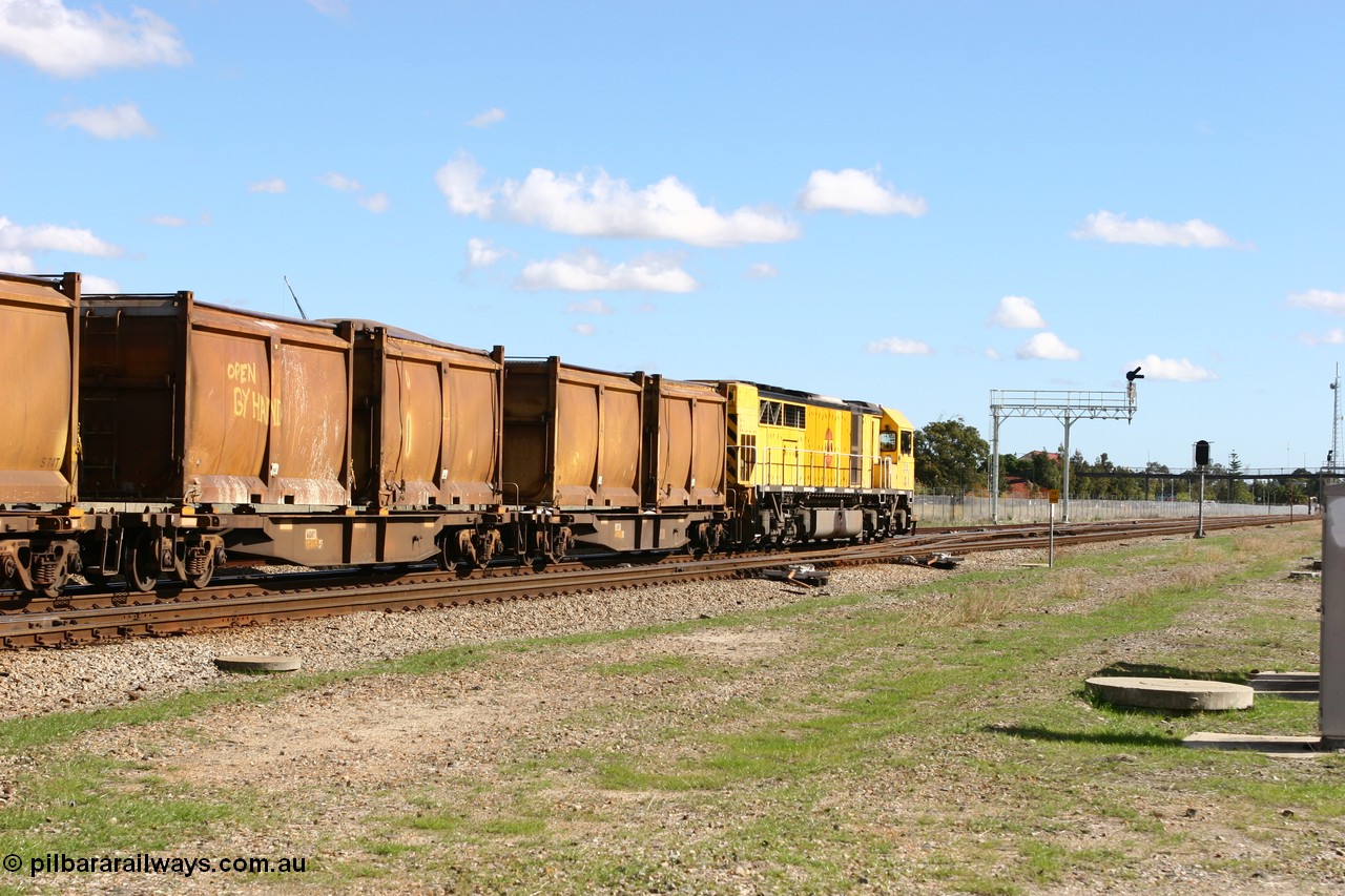 060602 5164
Midland, AQNY 32169 and 32172 are two of sixty two waggons built by Goninan WA in 1998 as WQN type for Murrin Murrin container traffic, on an empty up Malcolm freighter with empty sulphur bins.
Keywords: AQNY-type;AQNY32169;Goninan-WA;WQN-type;