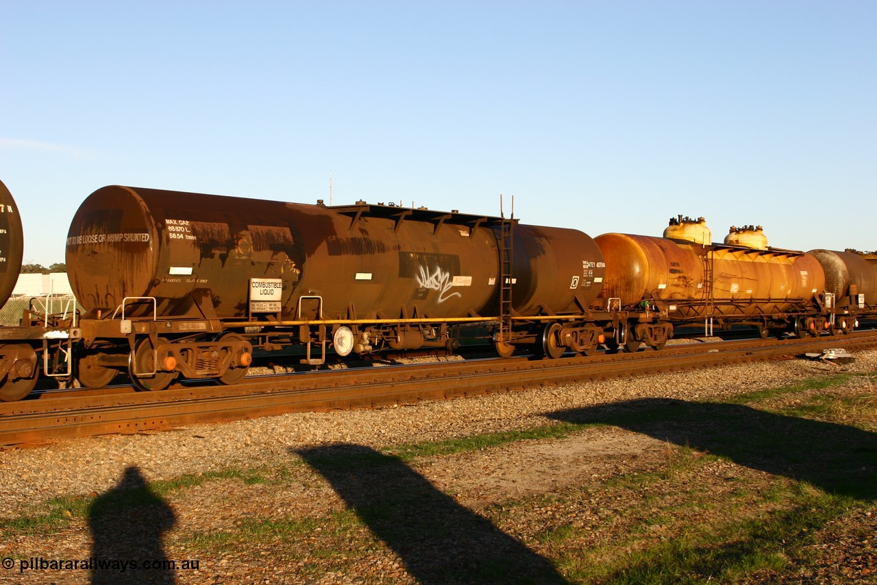 060603 5258 ATEY4070G
Midland, ATEY 4070 diesel fuel tank waggon, former NTAF in service for BP Oil, former AMPOL tank, coded WTEY when arrived in WA.
Keywords: ATEY-type;ATEY4070;NTAF-type;