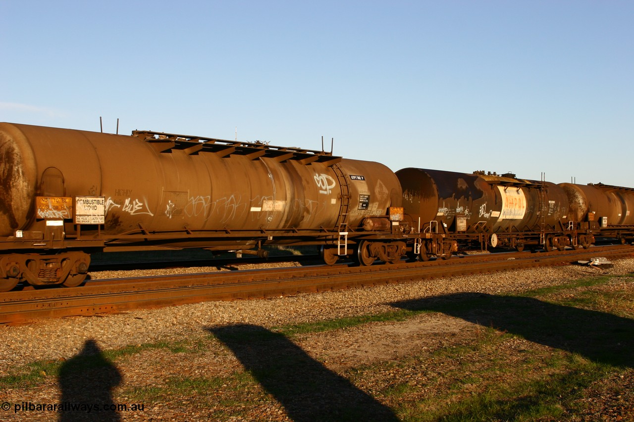060603 5262 ATPY592P
Midland, ATPY 592 fuel tank waggon built by WAGR Midland Workshops in 1976 as one of four WJP type for AMPOL, capacity of 80500 litres, here in Caltex service.
Keywords: ATPY-type;ATPY592;WAGR-Midland-WS;WJP-type;WJPY-type;