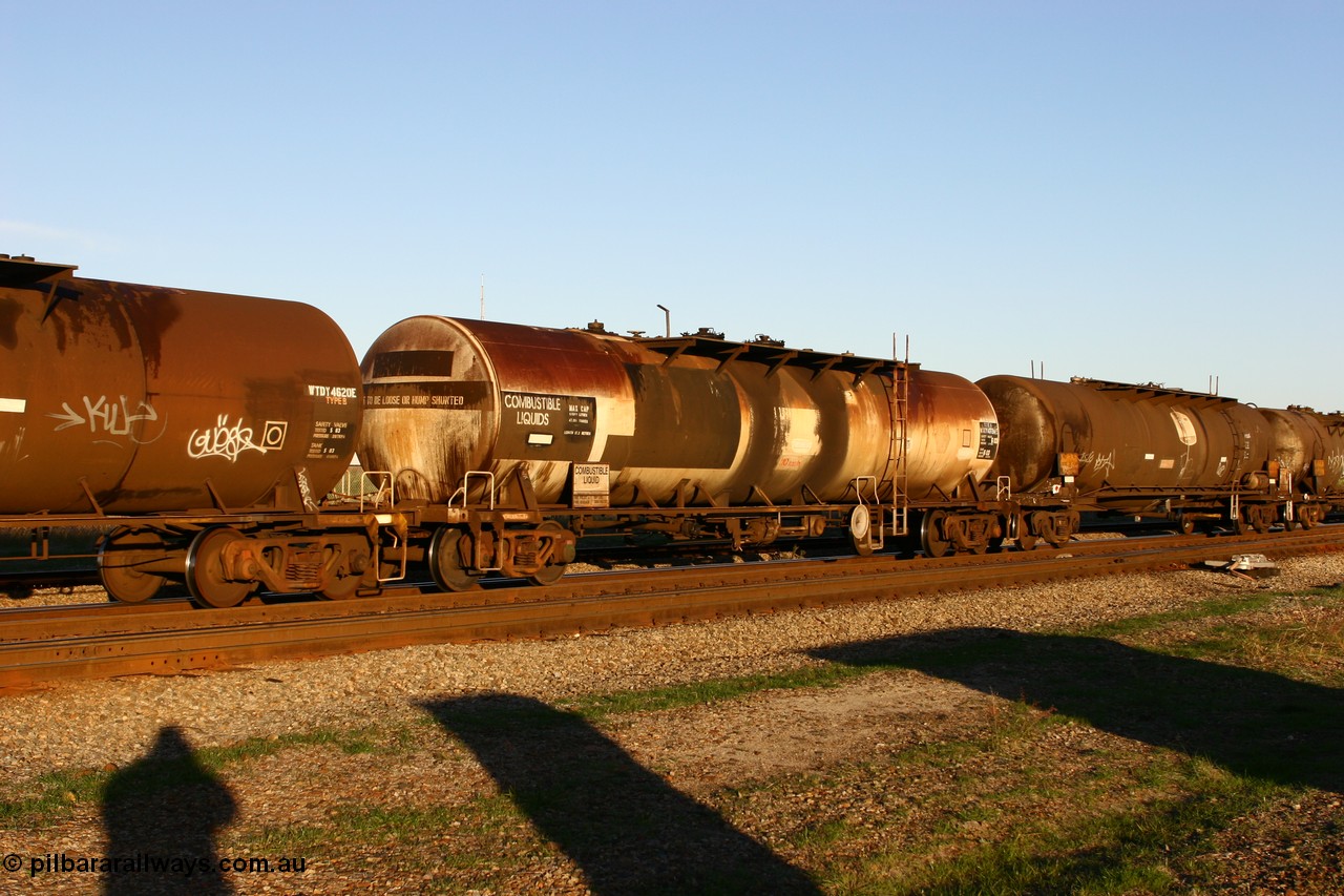 060603 5266 WTEY4724E
Midland, WTEY 4724 diesel fuel tank waggon, former NTAF in service for BP Oil, former AMPOL tank, coded WTEY when arrived in WA.
Keywords: WTEY-type;WTEY4724;NTAF-type;