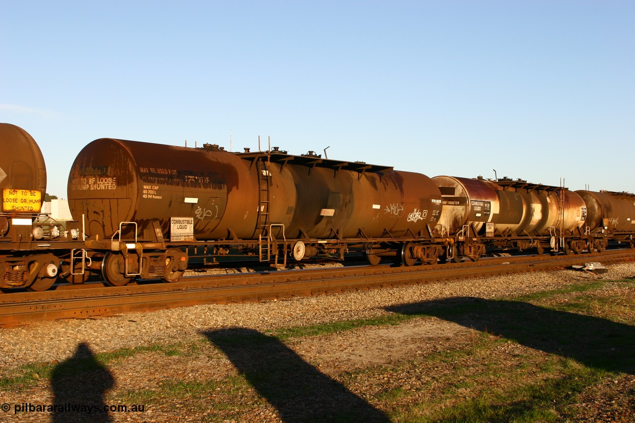 060603 5267 WTDY4620E
Midland, WTDY 4620 fuel tank waggon, originally an NTAF type tanker, coded WTDY when arrived in WA, in BP service.
Keywords: WTDY-type;WTDY4620;NTAF-type;