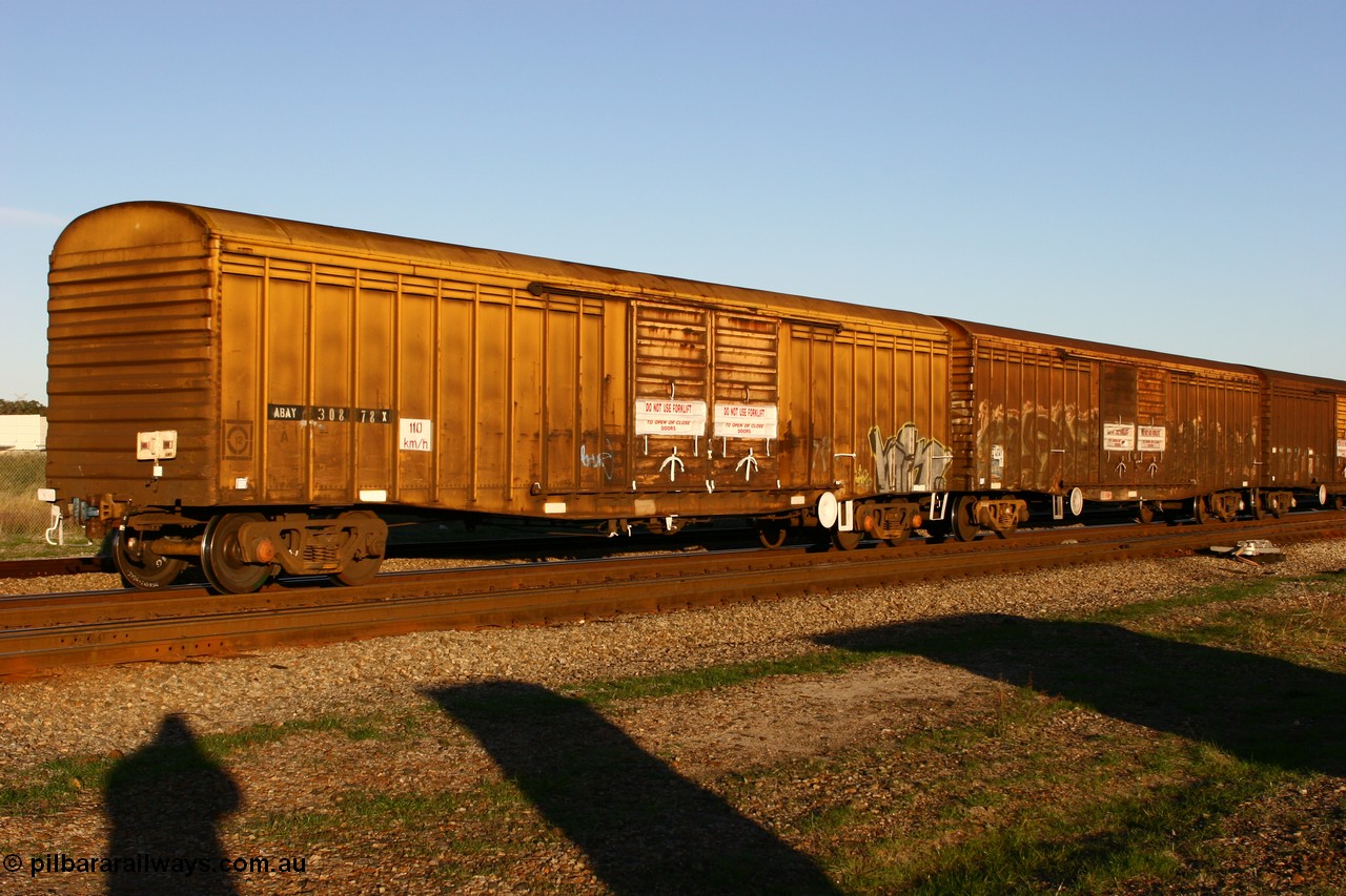 060603 5276
Midland, ABAY 30878 covered goods waggon originally built by Mechanical Handling Ltd SA as part of a third batch of one hundred and thirty five WVX type covered vans, recoded to WBAX in 1980.
Keywords: ABAY-type;ABAY30878;Mechanical-Handling-Ltd-SA;WVX-type;WBAX-type;