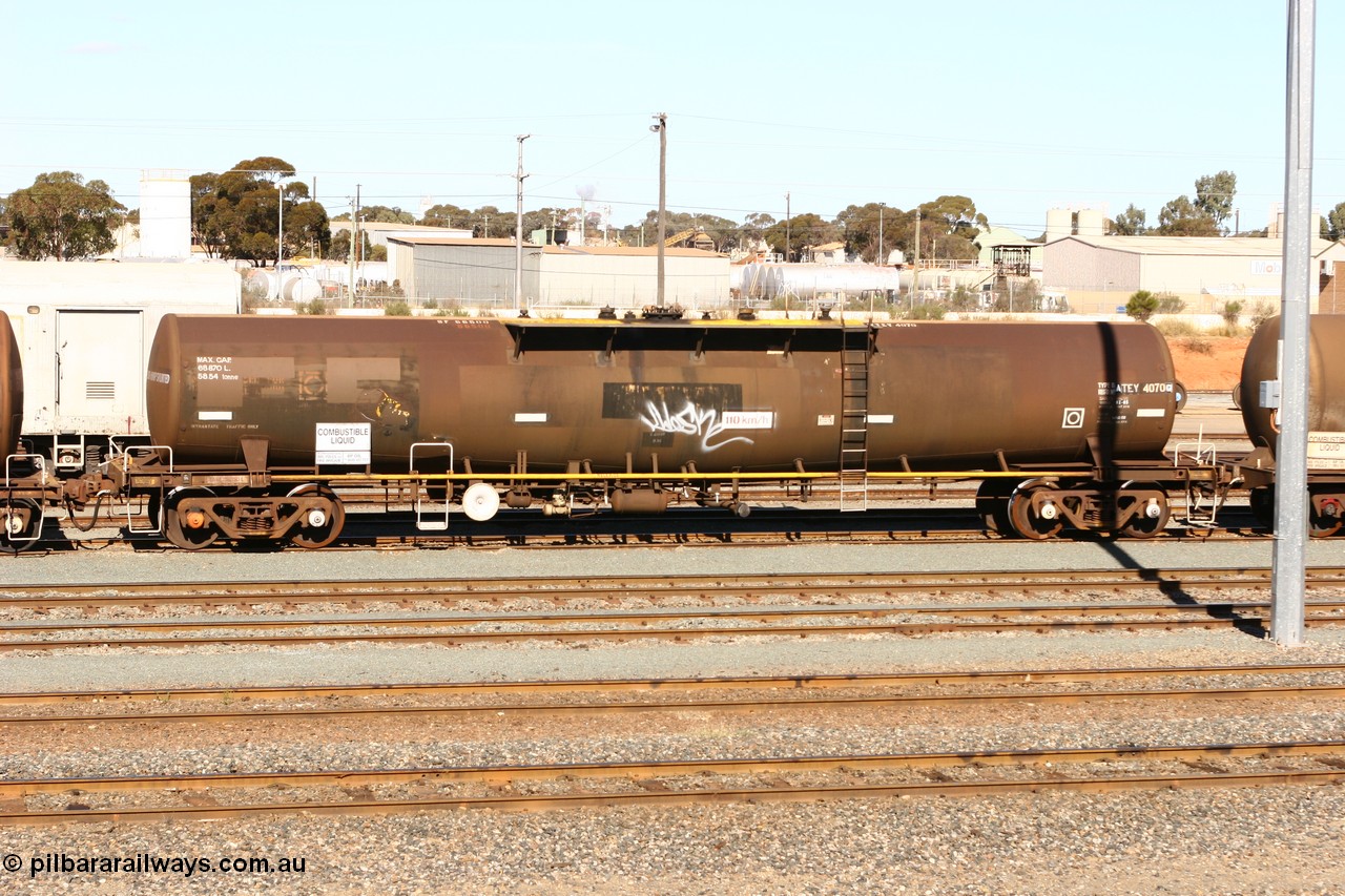 070529 9416
West Kalgoorlie, ATEY 4070 diesel fuel tank waggon, former NTAF in service for BP Oil, former AMPOL tank, coded WTEY when arrived in WA.
Keywords: ATEY-type;ATEY4070;NTAF-type;