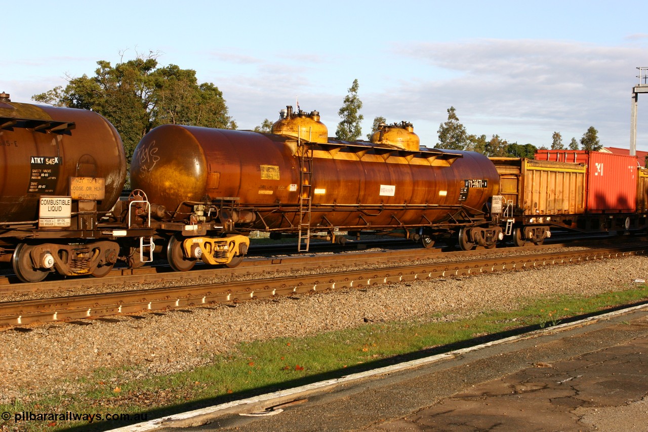 070609 0189
Midland, ATTY 30671 fuel tanker, class leader of five built by AE Goodwin NSW in 1970 as WST class, recoded to WSTY and then ATTY. 78600 litre capacity.
Keywords: ATTY-type;ATTY30671;AE-Goodwin;WST-type;WSTY-type;