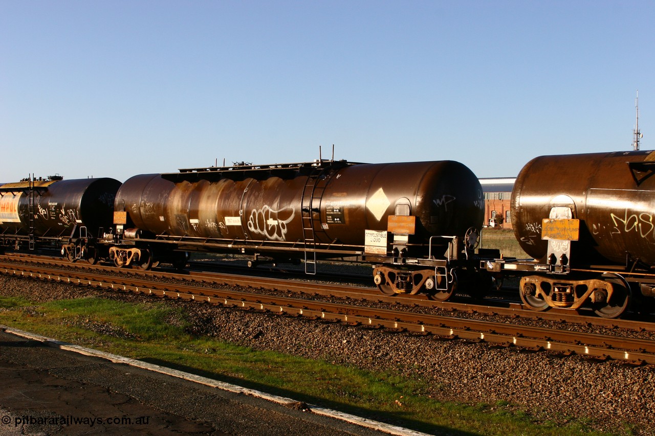 070609 0196
Midland, ATPY 593 fuel tank waggon built by WAGR Midland Workshops in 1976 as one of four WJP type for AMPOL, capacity of 80500 litres, here in Caltex service.
Keywords: ATPY-type;ATPY593;WAGR-Midland-WS;WJP-type;WJPY-type;