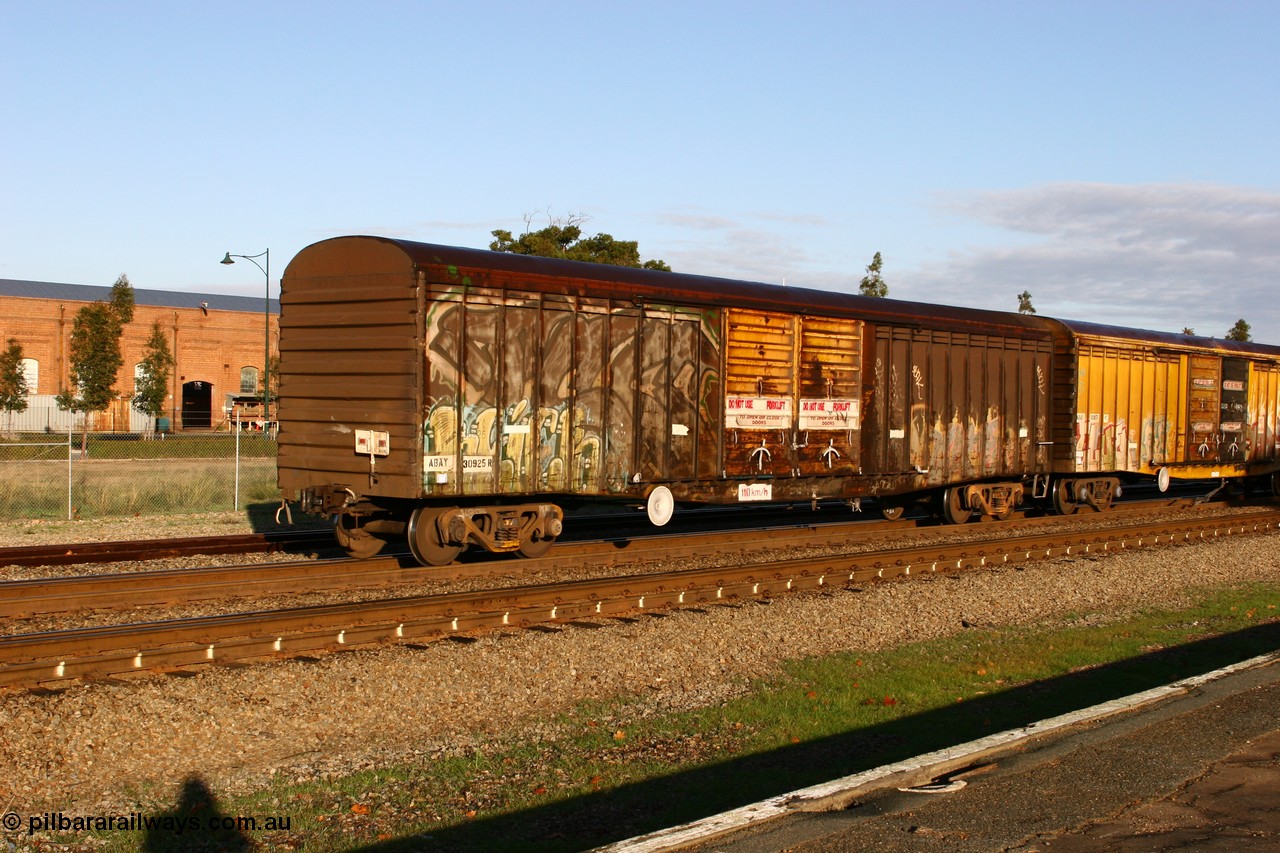 070609 0205
Midland, ABAY 30925 covered goods waggon originally built by Mechanical Handling Ltd SA as part of a third batch of one hundred and thirty five WVX type covered vans, recoded to WBAX in 1979, in 1985 to WBNX, then in 1995 to RBPX.
Keywords: ABAY-type;ABAY30925;Mechanical-Handling-Ltd-SA;WVX-type;WBAX-type;WBNX-type;RBPX-type;