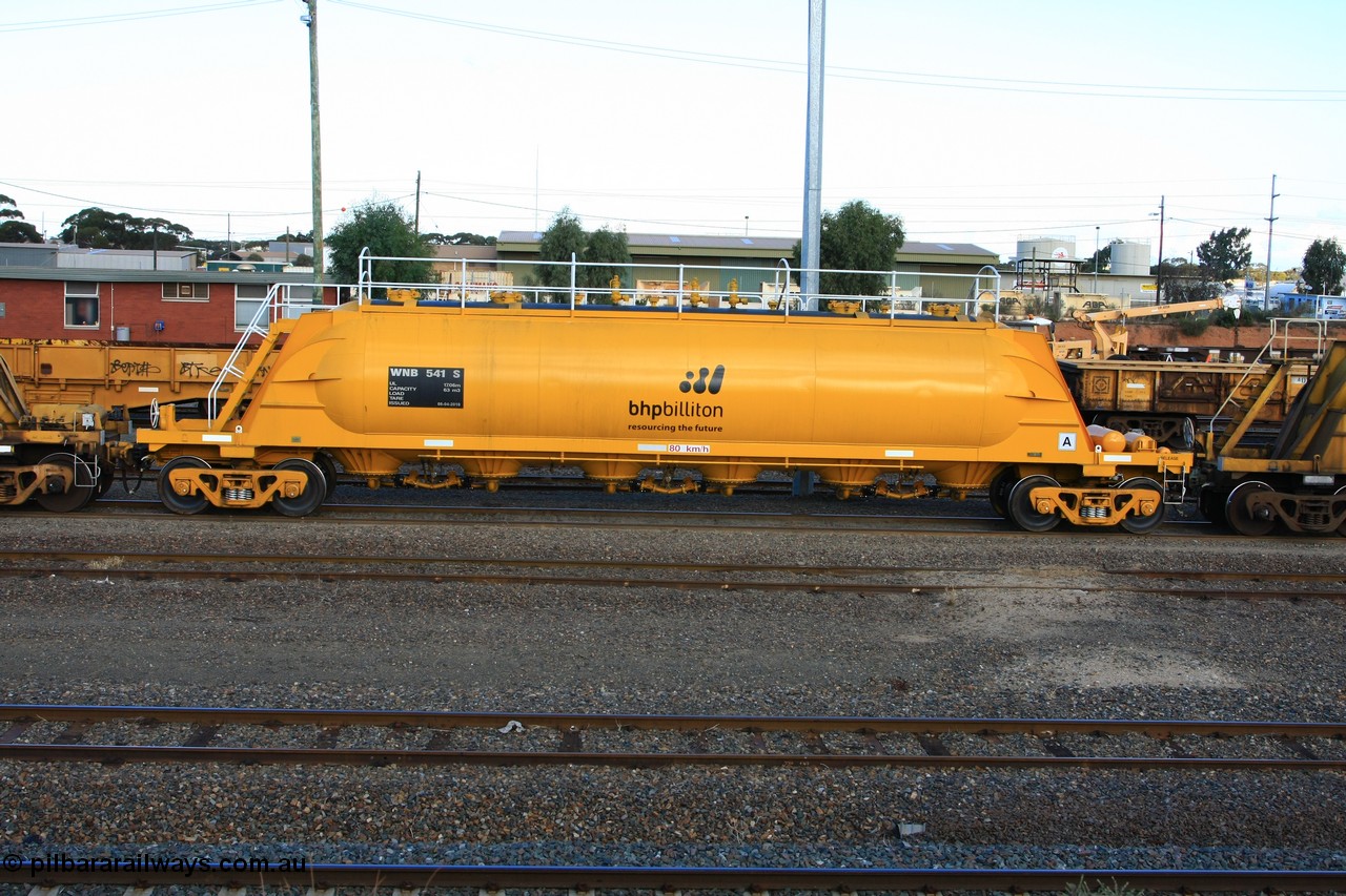 100601 8440
West Kalgoorlie, WNB 541, pneumatic discharge nickel concentrate waggon, leader of six units built by Bluebird Rail Services SA in 2010 for BHP Billiton.
Keywords: WNB-type;WNB541;Bluebird-Rail-Operations-SA;