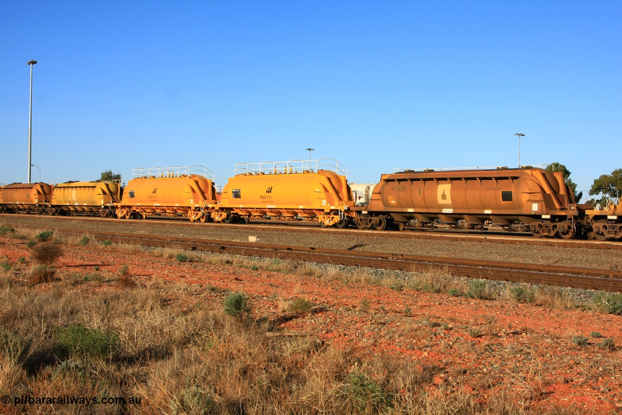 100601 8470
West Kalgoorlie, pneumatic discharge nickel concentrate waggons WN 540, WNB 543 and 542, WN 502 and WN 519. Examples from three different builds and three manufacturers.
Keywords: WN-type;WN540;WAGR-Midland-WS;