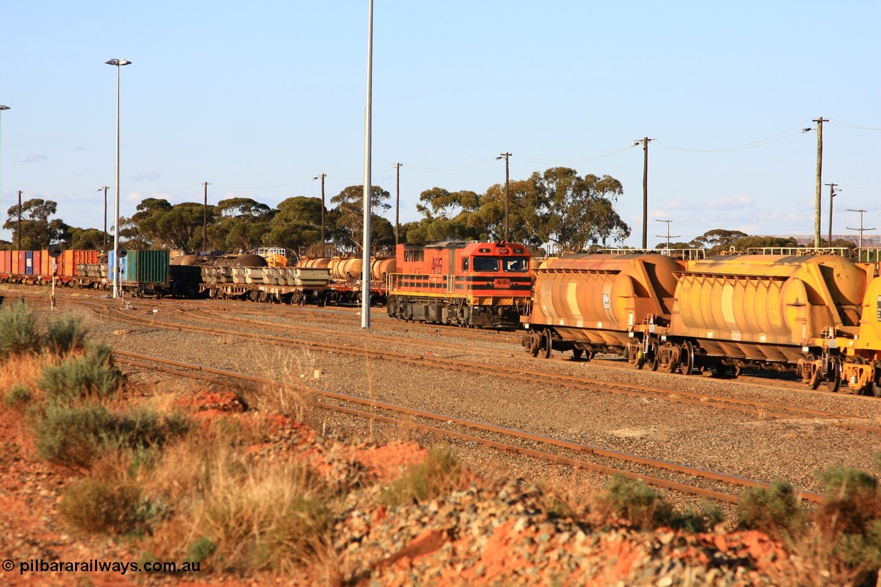 100601 8485
West Kalgoorlie, WN 539 and WN 522, pneumatic discharge nickel concentrate waggon, 522 from the first order of thirty units in 1970 by AE Goodwin NSW and 539 from the second order of ten units in 1975 by WAGR Midland Workshops.
Keywords: WN-type;WN539;WAGR-Midland-WS;