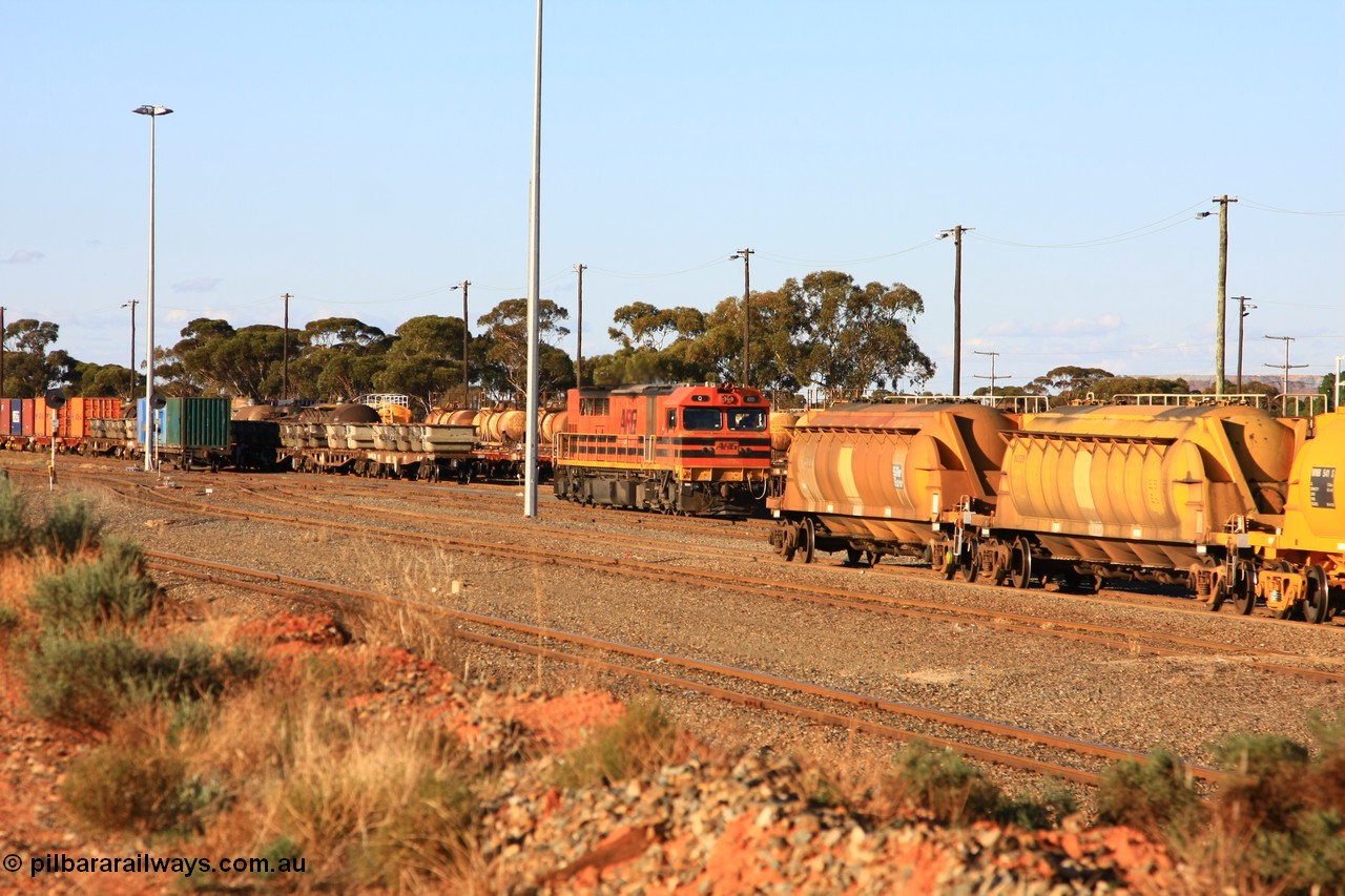 100601 8486
West Kalgoorlie, WN 539 and WN 522, pneumatic discharge nickel concentrate waggon, 522 from the first order of thirty units in 1970 by AE Goodwin NSW and 539 from the second order of ten units in 1975 by WAGR Midland Workshops.
Keywords: WN-type;WN539;WAGR-Midland-WS;