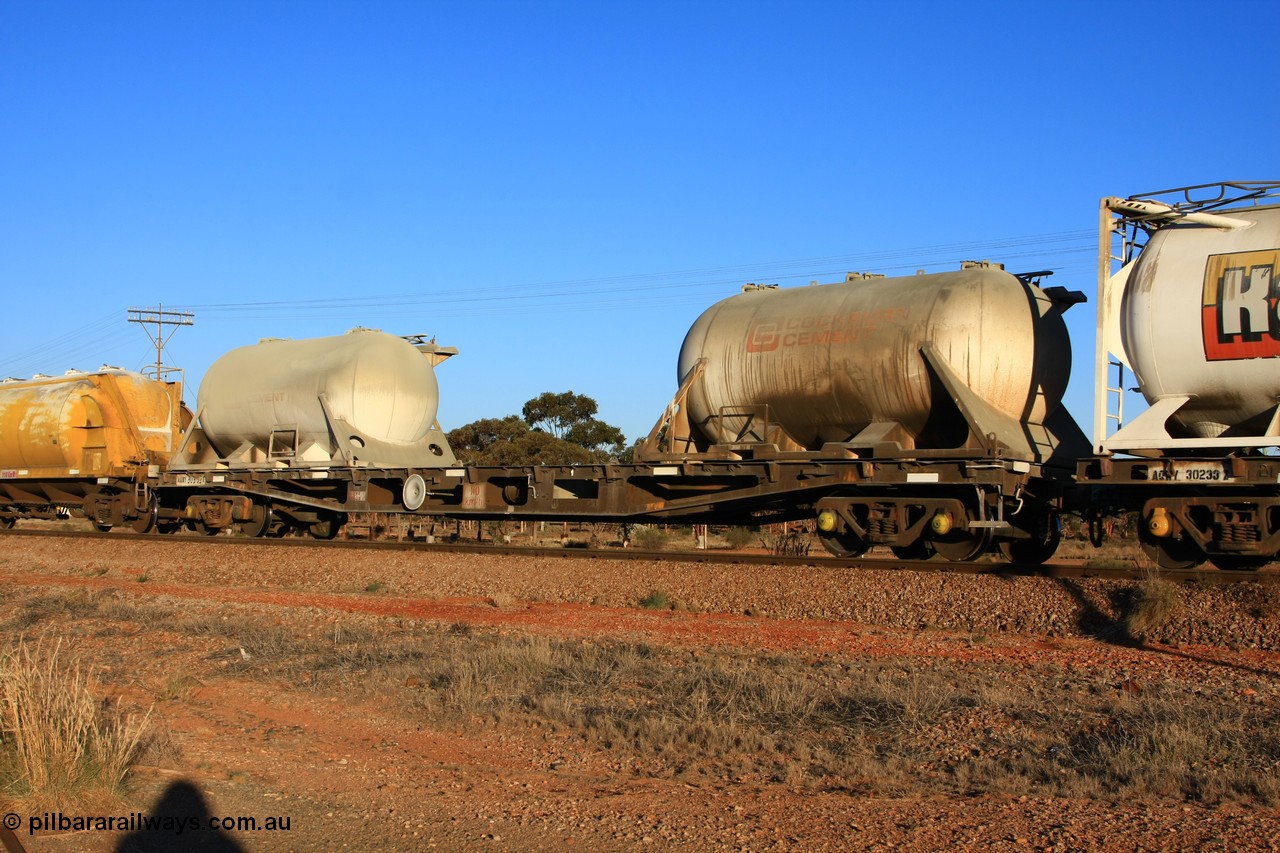 100601 8517
Parkeston, AQWY 30392 container waggon, originally one of one hundred and sixty one built by Tomlinson Steel in 1970 as WFX type, to WQCX in 1980, in 1996 to WQTY.
Keywords: AQWY-type;AQWY30392;Tomlinson-Steel-WA;WFX-type;WQCX-type;WQTY-type;
