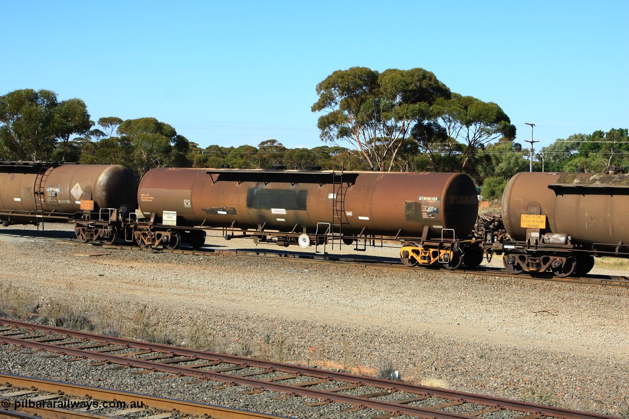 100602 8594
West Kalgoorlie, diesel fuel tanker ATDY 4619, ex NSW NTAF AMPOL tank, now in service with BP Oil, capacity of 67000 litres.
Keywords: ATDY-type;ATDY4619;NTAF-type;WTDY-type;