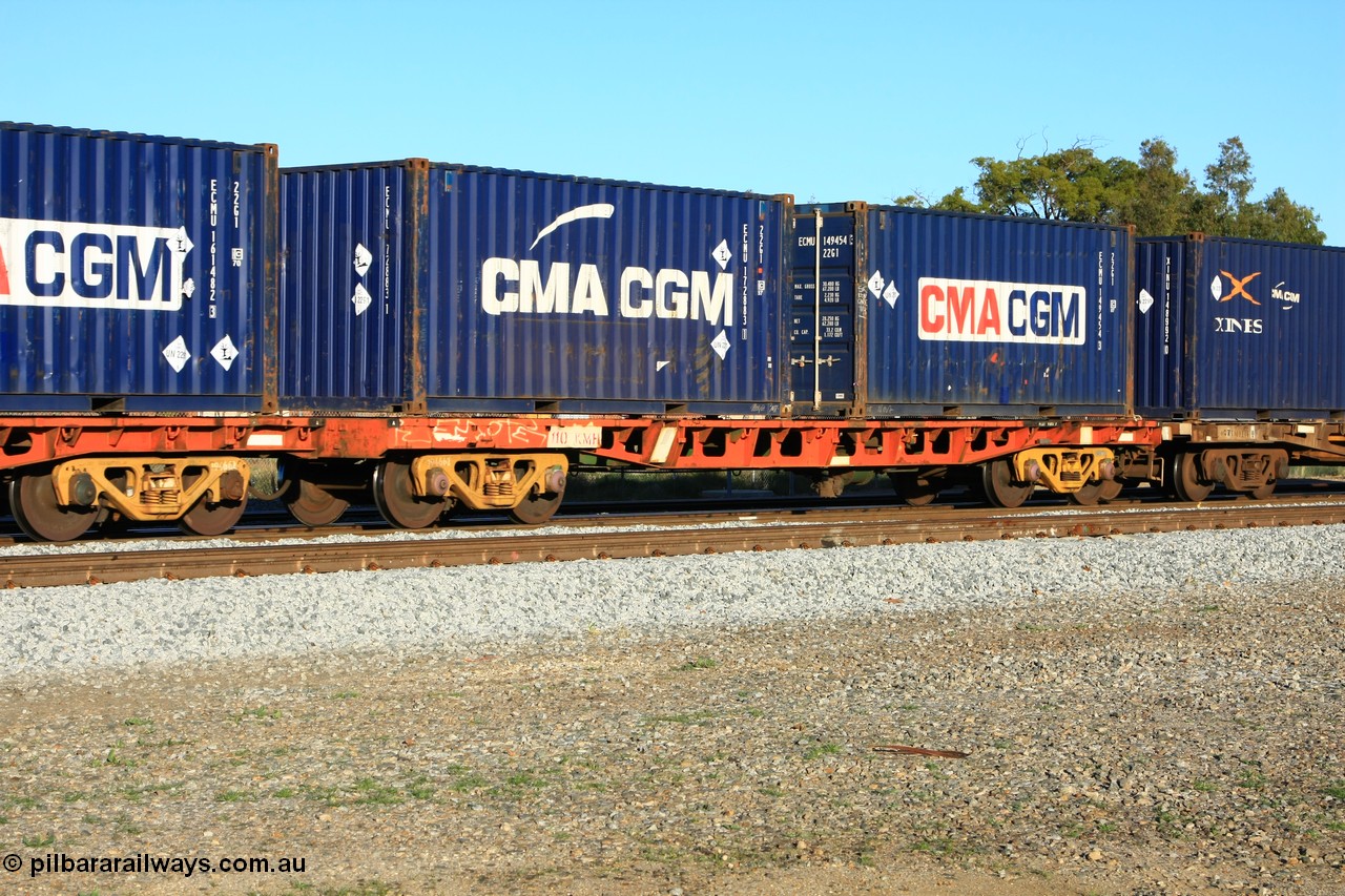 100609 09967
Midland, AQRY 1009 two-pack platform B loaded with two 20' CMA CGM 22G1 type containers carrying lead, ECMU 172883 and ECMU 149454. The AQRY are a bar-coupled pair and were used for rail transport as the AFRF type on the Darwin line and are originally former ANR-CR waggons.
Keywords: AQRY-type;AQRY1009;AFRF-type;