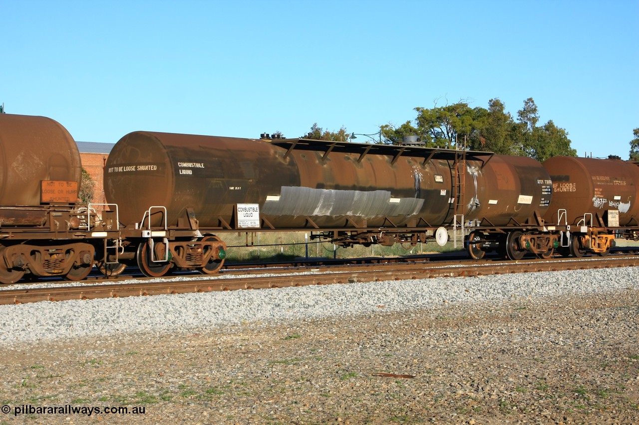 100609 10005
Midland, ATEY 7310 fuel tank waggon, originally an NTAF type tanker, coded WTEY when arrived in WA, in BP service.
Keywords: ATEY-type;ATEY7310;NTAF-type;WTEY-type;