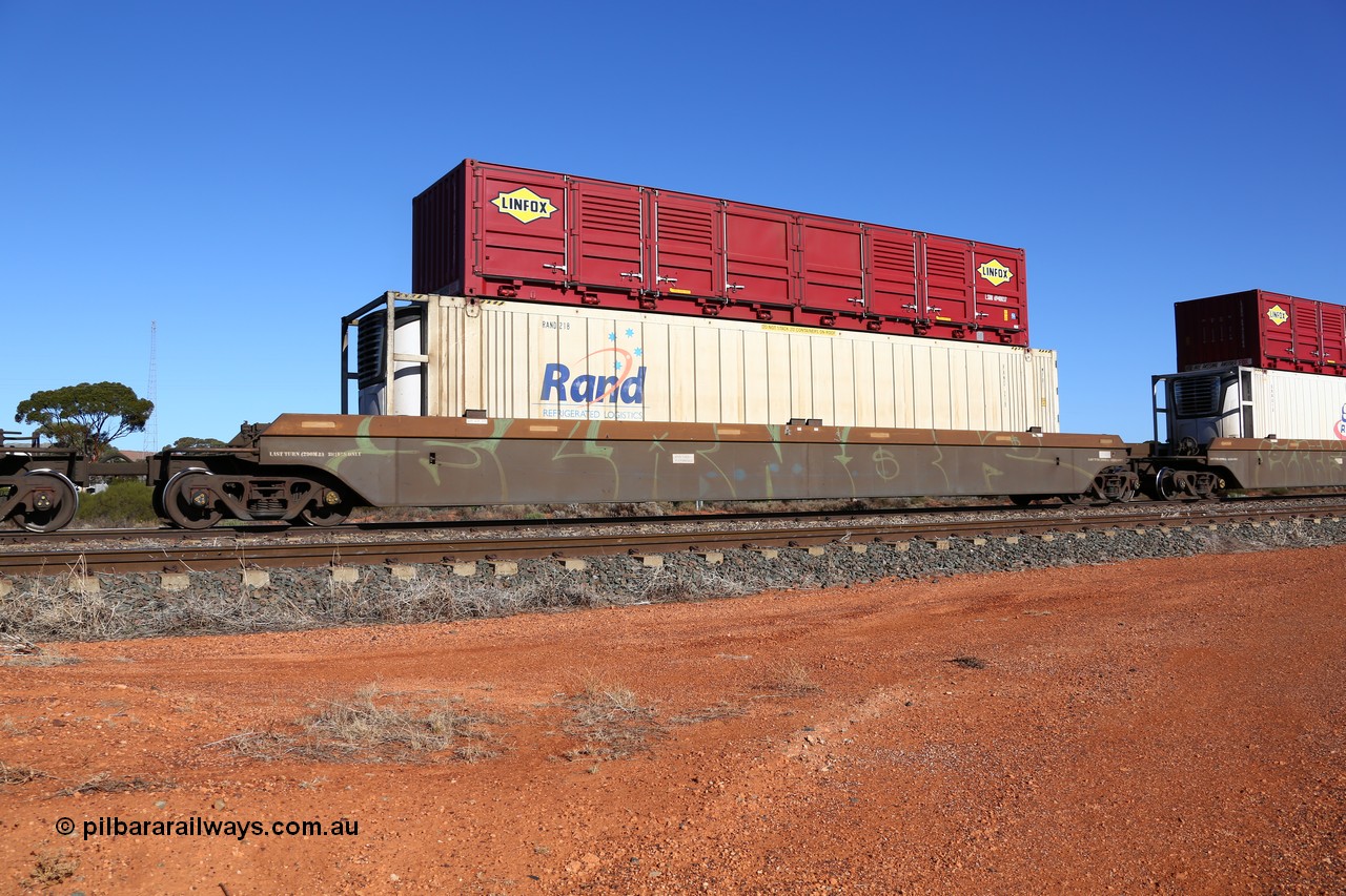 160522 2104
Parkeston, 6MP4 intermodal train, platform 3 of 5-pack RRRY 7014 well waggon set, one of nineteen built in China at Zhuzhou Rolling Stock Works for Goninan in 2005, RAND Refrigerated Logistics reefer RAND 218 and half height side door red Linfox LSDU 6940037 container.
Keywords: RRRY-type;RRRY7014;CSR-Zhuzhou-Rolling-Stock-Works-China;