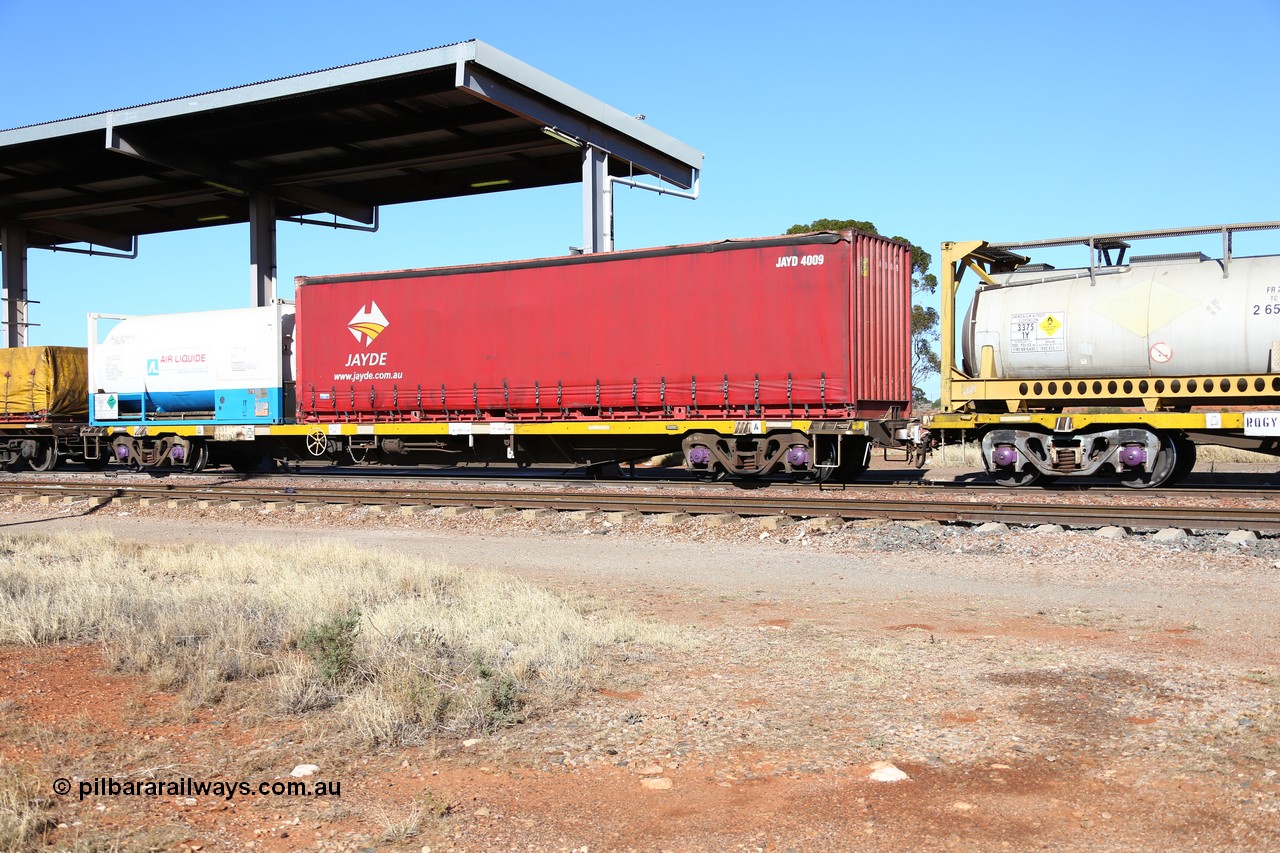 160522 2131
Parkeston, 6MP4 intermodal train, RQSY 34969 container waggon, one of one hundred built in 1975 by A Goninan in NSW, loaded with Air Liquide WA ALJU 500361 argon refrigerated liquid container and Jayde JAYD 4009 curtainsider.
Keywords: RQSY-type;RQSY34969;Goninan-NSW;OCY-type;
