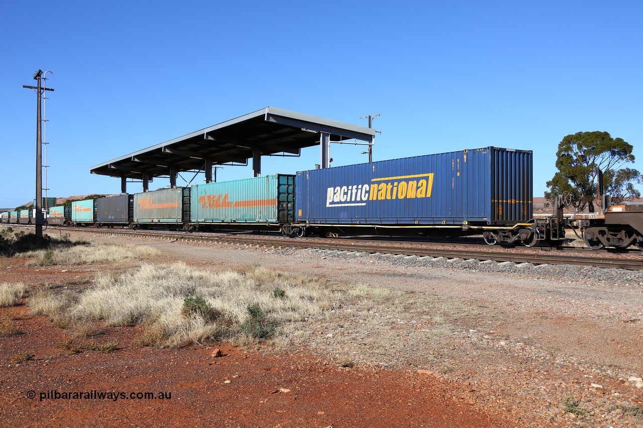 160522 2133
Parkeston, 6MP4 intermodal train, 5-pack low profile skel waggon set RRYY 52, the last of 52 such waggons built by Bradken at Braemar NSW in 2004-05, loaded with 48' containers looking from platform 5.
Keywords: RRYY-type;RRYY52;Williams-Worley;Bradken-NSW;