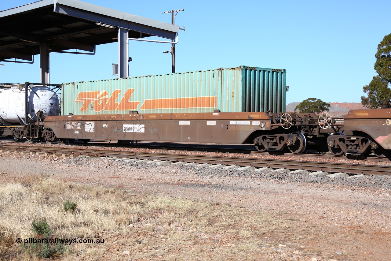 160522 2139
Parkeston, 6MP4 intermodal train, platform 5 of 5-pack RRRY 7016 well waggon set, one of nineteen built in China at Zhuzhou Rolling Stock Works for Goninan in 2005 with Toll 48' container TDDS 48645.
Keywords: RRRY-type;RRRY7016;CSR-Zhuzhou-Rolling-Stock-Works-China;