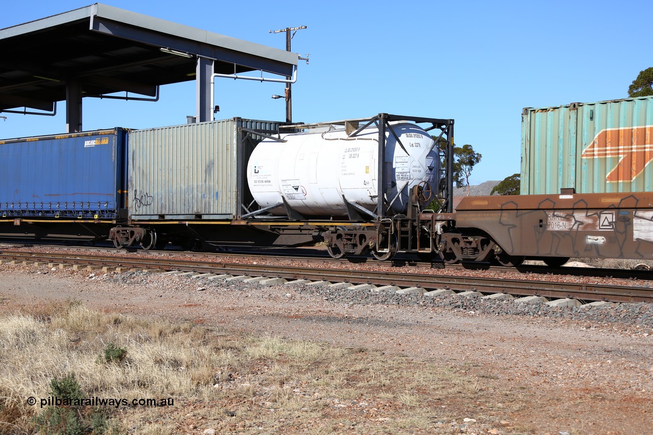 160522 2140
Parkeston, 6MP4 intermodal train, platform 5 of 5 pack RRGY 7123 5 pack articulated skel waggon set, originally built as RRBY by AN Rail at Islington Workshops SA 1996-97, 40' deck with a Direct Logistics tanktainer DLGU 211253 and a blue box FPA 17.
Keywords: RRGY-type;RRGY7123;AN-Islington-WS;RRBY-type;
