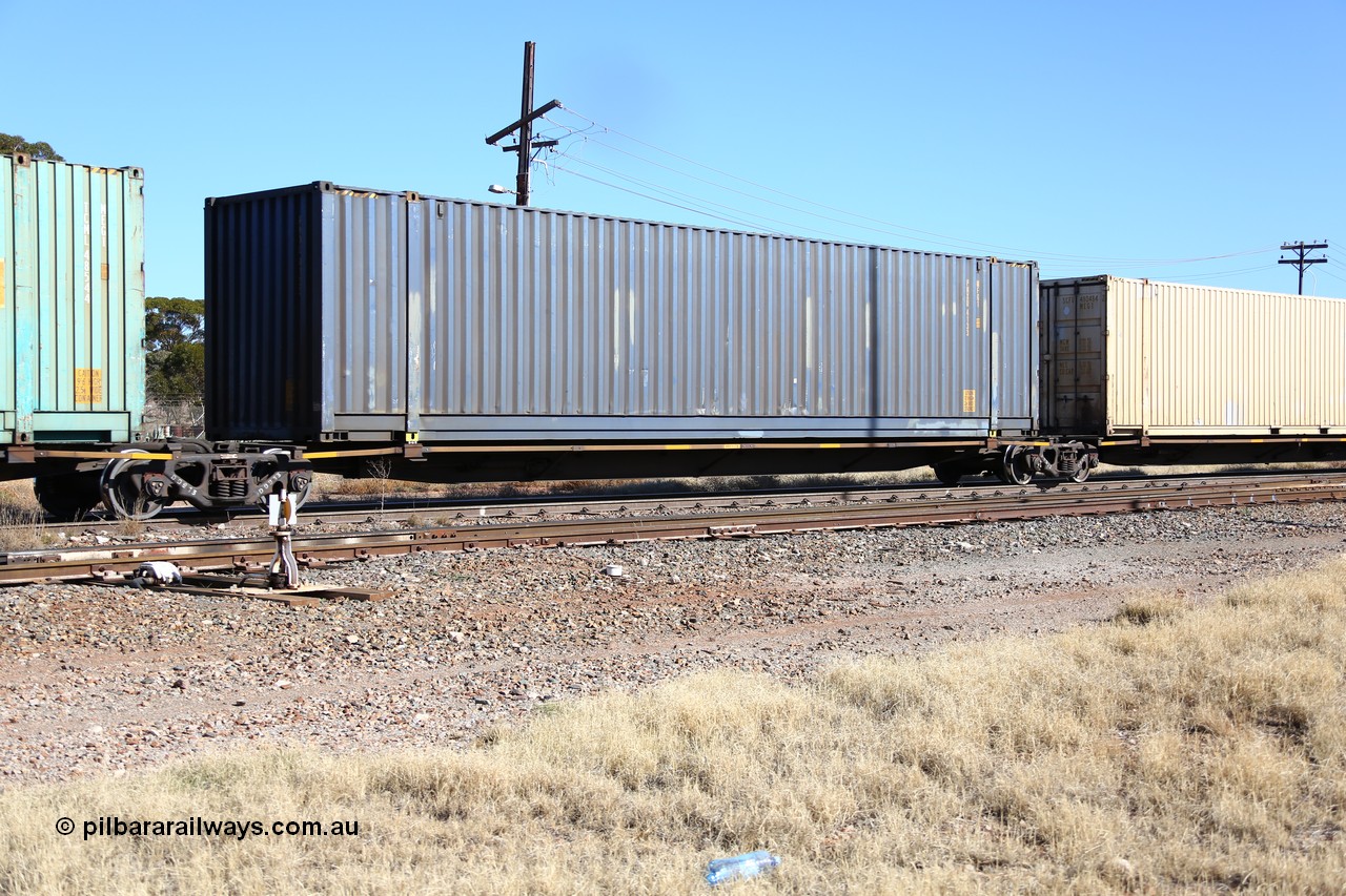 160522 2160
Parkeston, 6MP4 intermodal train, platform 4 of 5-pack low profile skel waggon set RRYY 17, one of fifty two such waggon sets built by Bradken at Braemar NSW in 2004-05, loaded with 48' container PNXD 4133.
Keywords: RRYY-type;RRYY17;Williams-Worley;Bradken-NSW;
