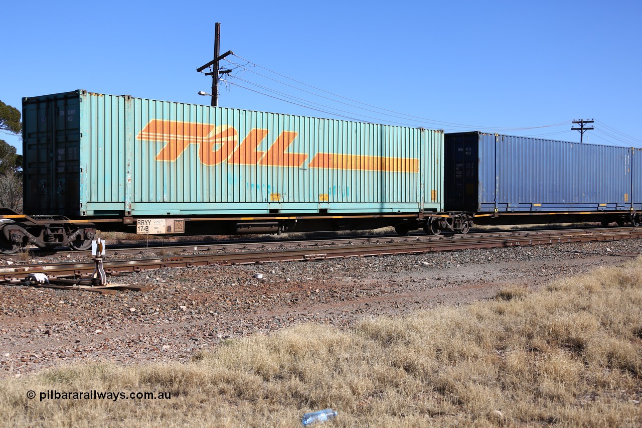 160522 2163
Parkeston, 6MP4 intermodal train, platform 1 of 5-pack low profile skel waggon set RRYY 17, one of fifty two such waggon sets built by Bradken at Braemar NSW in 2004-05, loaded with Toll 48' container TCML 48489.
Keywords: RRYY-type;RRYY17;Williams-Worley;Bradken-NSW;