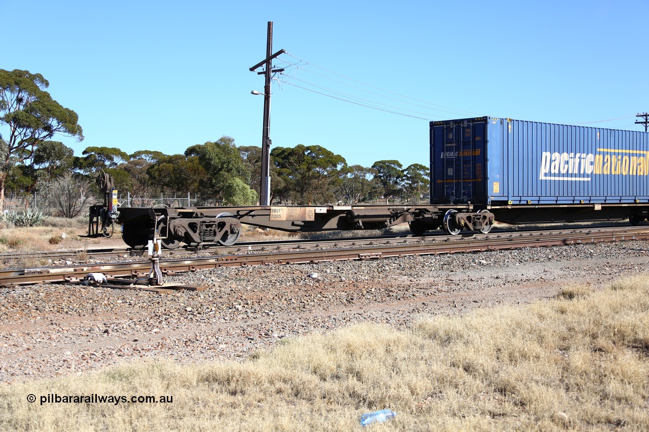 160522 2189
Parkeston, 6MP4 intermodal train, platform 5 of 5-pack RRGY 7130 5 pack articulated skel waggon set, originally built as RRBY by AN Rail at Islington Workshops SA 1996-97, 40' deck empty.
Keywords: RRGY-type;RRGY7130;AN-Islington-WS;RRBY-type;