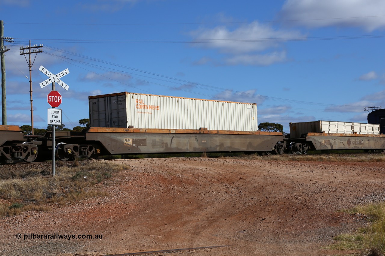 160522 2339
Parkeston, 7MP7 priority service train, platform 4 of 5-pack Goninan built RRZY 7034 well waggon set, Rail Containers 40' 4EG1 type box TSPD 411009[7].
Keywords: RRZY-type;RRZY7034;Goninan-NSW;