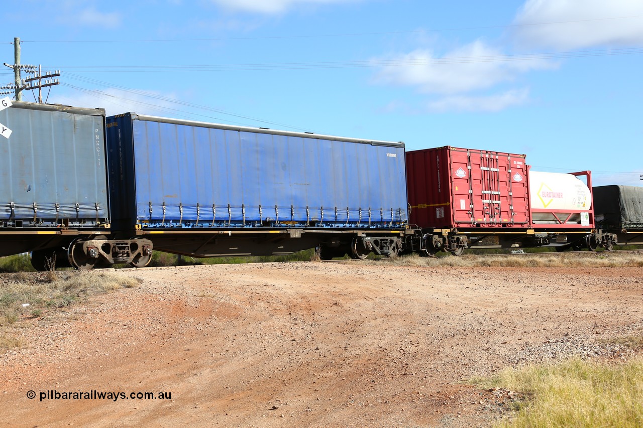 160522 2348
Parkeston, 7MP7 priority service train, RRAY 7190 platform 1 of 5-pack articulated skel waggon set, 1 of 100 built by ABB Engineering NSW 1996-2000, 40' curtainsider RWTU 903058[9] with no logo.
Keywords: RRAY-type;RRAY7190;ABB-Engineering-NSW;