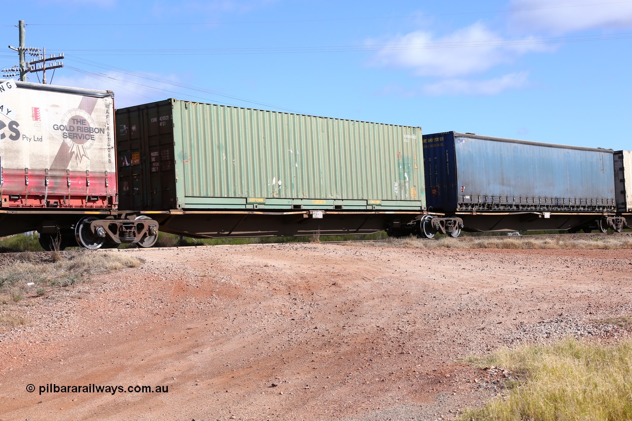 160522 2357
Parkeston, 7MP7 priority service train, RRAY 7243 platform 4 of 5-pack articulated skel waggon set, 1 of 100 built by ABB Engineering NSW 1996-2000, green Intermodal Solutions 40' 4FG1 type box ISHU 420020[2].
Keywords: RRAY-type;RRAY7243;ABB-Engineering-NSW;