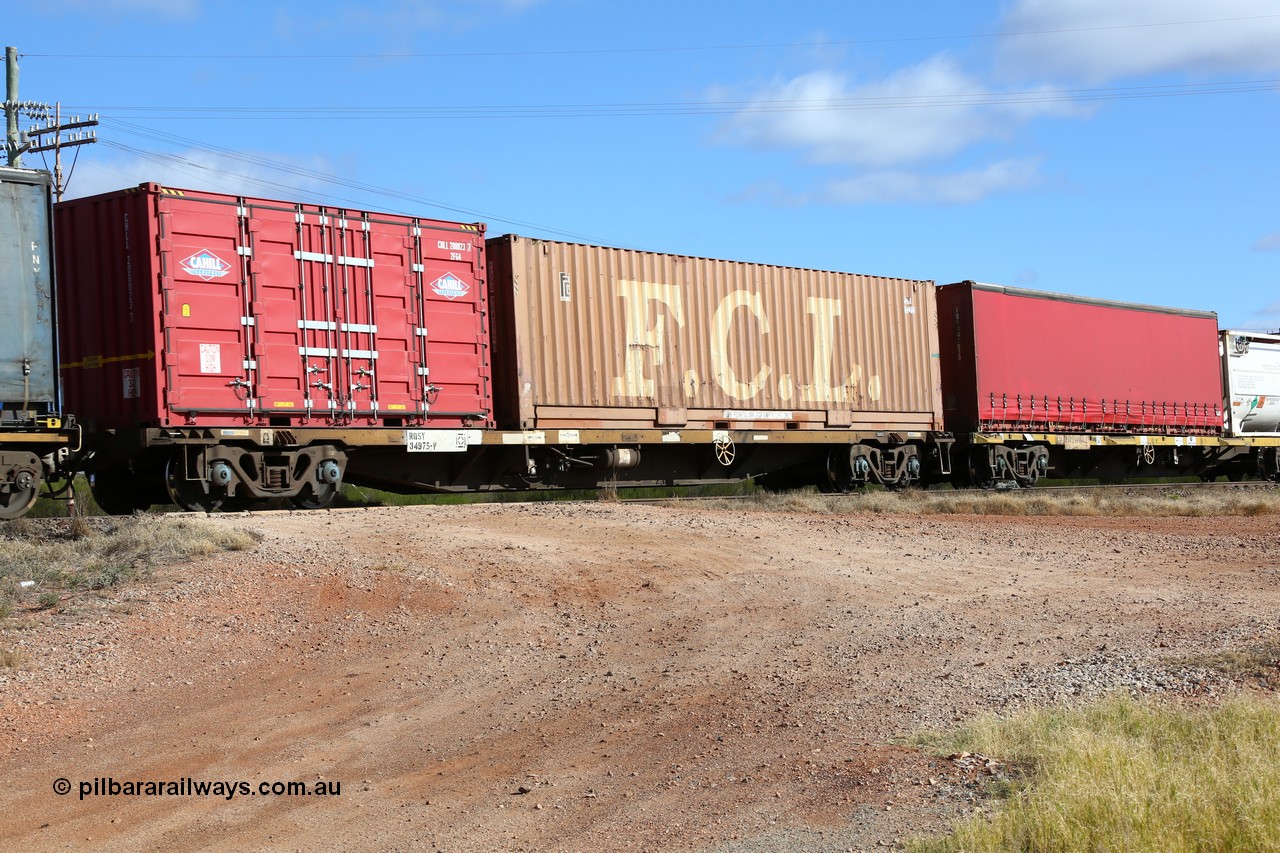 160522 2360
Parkeston, 7MP7 priority service train, RQSY 34975 container waggon, one of one hundred OCY type container waggons built by Goninan in 1975, recoded to NQOY. Loaded with a 40' FCL box FCGU 964372[0] and a 20' Cahill Transport 2FG4 type side door CHLL 200023[7].
Keywords: RQSY-type;RQSY34975;Goninan-NSW;OCY-type;NQOY-type;