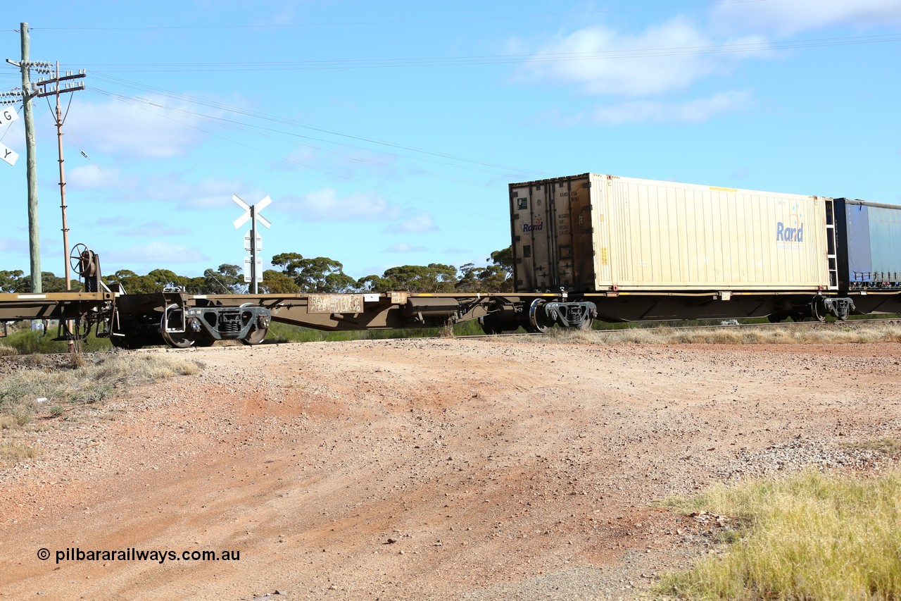 160522 2370
Parkeston, 7MP7 priority service train, RRAY 7244 platform 5 of 5-pack articulated skel waggon set, 1 of 100 built by ABB Engineering NSW 1996-2000, 40' deck empty.
Keywords: RRAY-type;RRAY7244;ABB-Engineering-NSW;