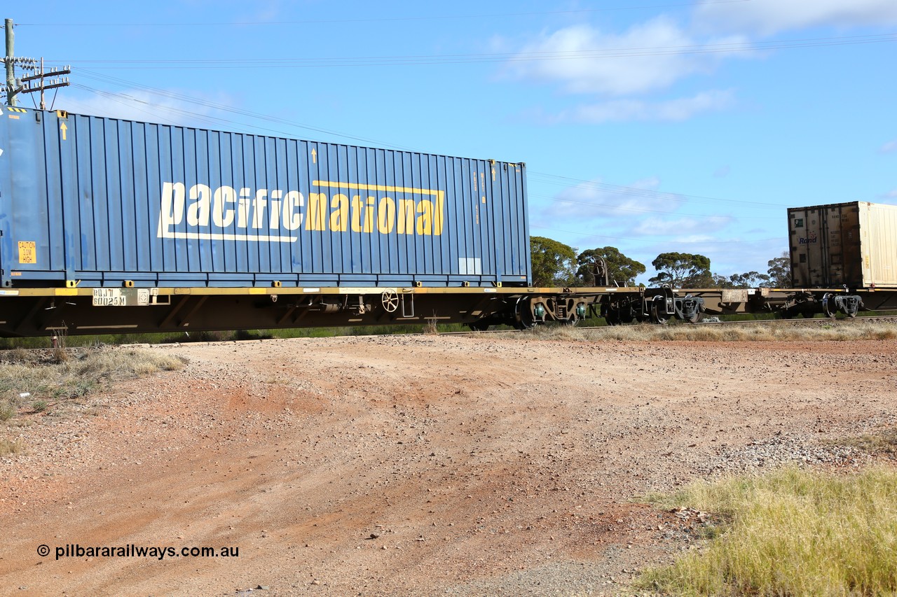 160522 2371
Parkeston, 7MP7 priority service train, RQJW 60025 container waggon, one of fifty built by EPT NSW as NQJW type in 1984-85, with a 48' Pacific National MFG1 type box PNXD 4186.
Keywords: RQJW-type;RQJW60025;EPT-NSW;NQJW-type;