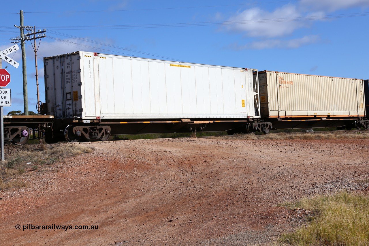 160522 2378
Parkeston, 7MP7 priority service train, RQQY 7077 platform 1 of 5-pack articulated skel waggon set, 1 of 17 built by Qld Rail at Ipswich Workshops in 1995, ARLS 46' 6