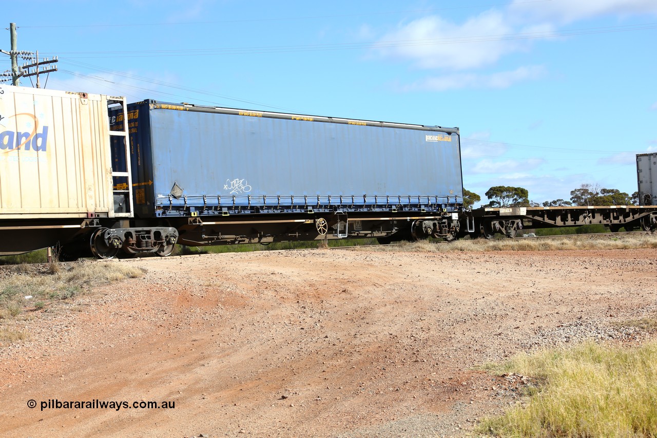 160522 2381
Parkeston, 7MP7 priority service train, platform 1 of 5 on RRQY 7330 5-pack articulated skel waggon set built by Qiqihar Rollingstock Works China in 2005 for Pacific National, with a PN 48' MFG4 type curtainsider PNXC 5615.
Keywords: RRQY-type;RRQY7330;Qiqihar-Rollingstock-Works-China;