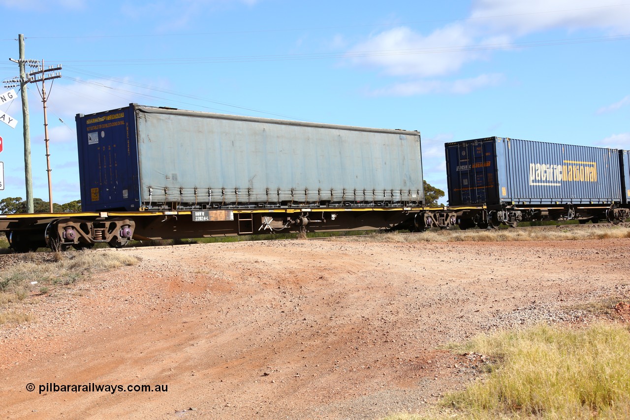 160522 2386
Parkeston, 7MP7 priority service train, RQWW 22024 container waggon, one of thirty two built by Comeng NSW in 1973-75 as JCW type, recoded to NQJW, with a 48' Pacific National curtainsider PNXC 4447.
Keywords: RQWW-type;RQWW22024;Comeng-NSW;JCW-type;NQJW-type;