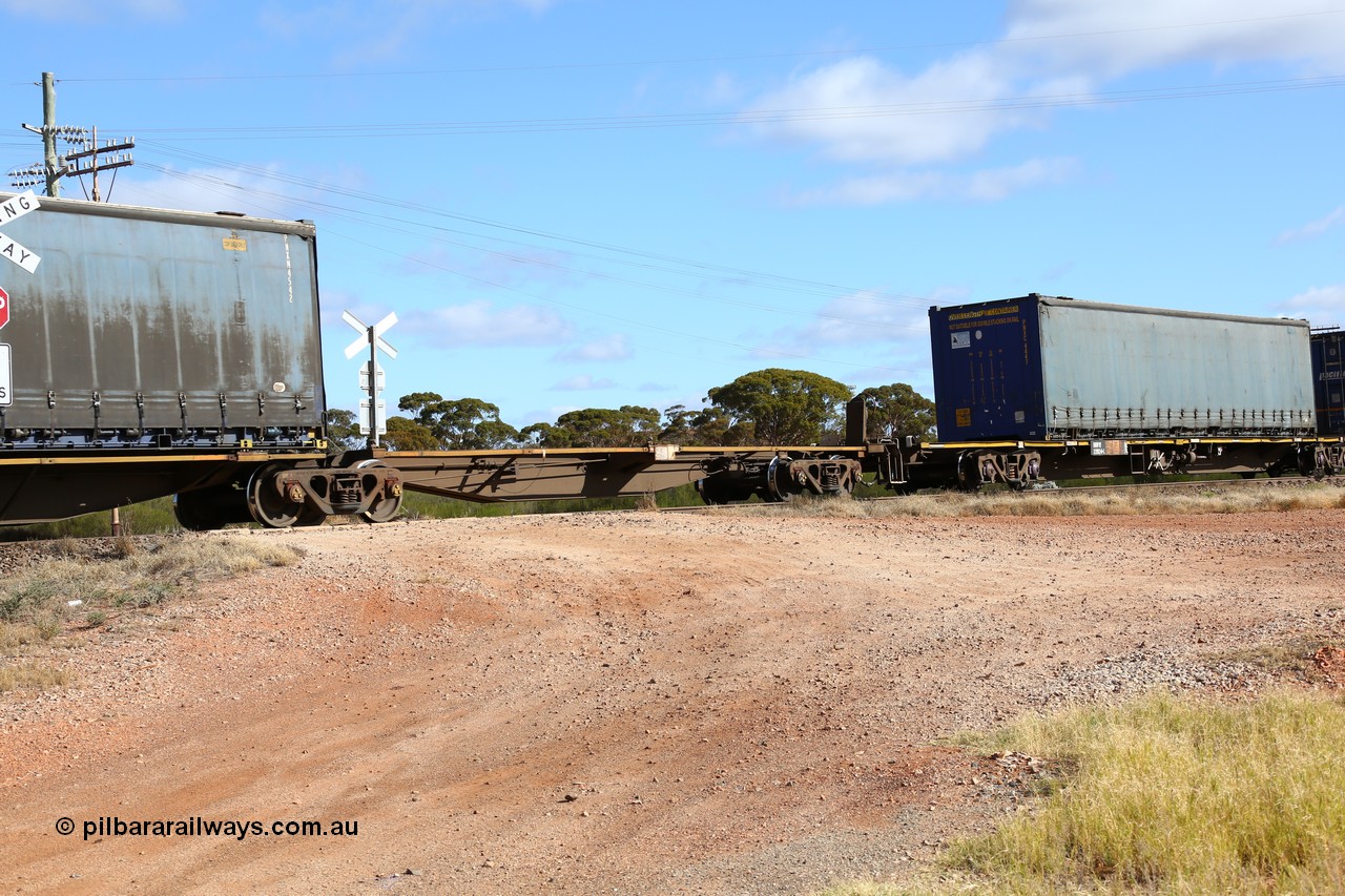 160522 2387
Parkeston, 7MP7 priority service train, RRAY 7229 platform 5 of 5-pack articulated skel waggon set, 1 of 100 built by ABB Engineering NSW 1996-2000, 40' deck empty.
Keywords: RRAY-type;RRAY7229;ABB-Engineering-NSW;