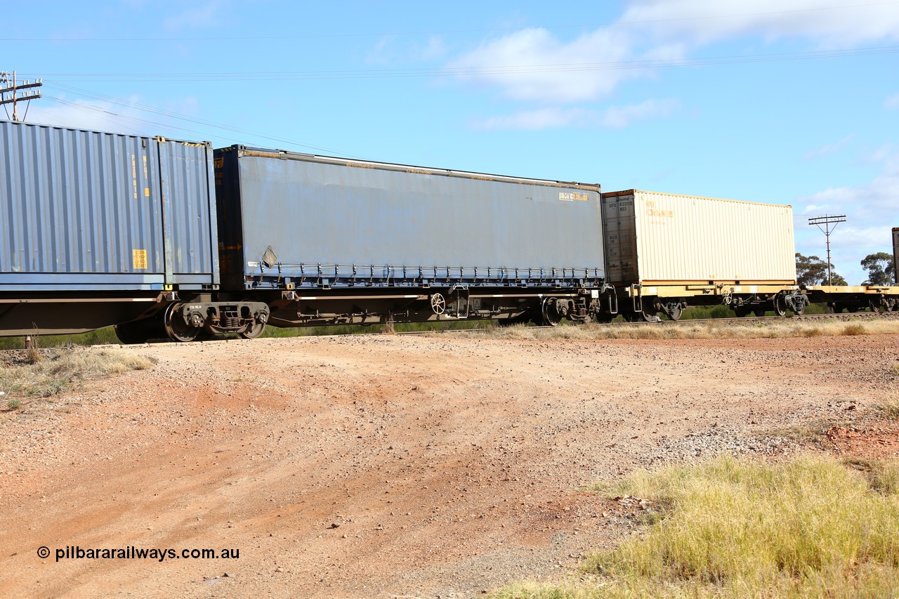 160522 2396
Parkeston, 7MP7 priority service train, platform 1 of 5 on RRQY 8344 5-pack articulated skeletal waggon set the last of a batch of 41 built by Qiqihar Rollingstock Works China in 2005 for Pacific National, with a 48' Pacific National MFG4 type curtainsider PNXM 5210.
Keywords: RRQY-type;RRQY8344;Qiqihar-Rollingstock-Works-China;