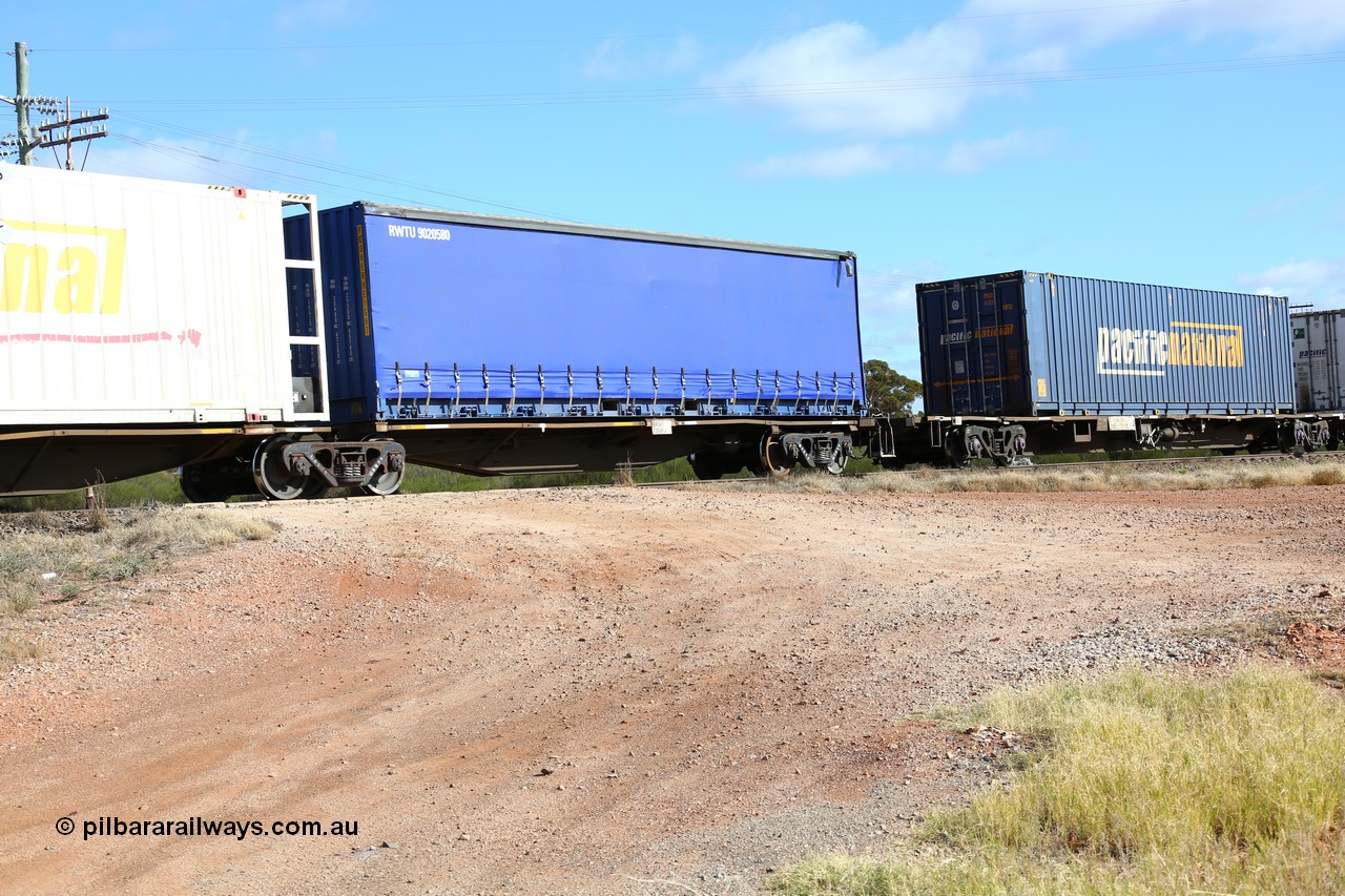160522 2402
Parkeston, 7MP7 priority service train, RRAY 7208 platform 1 of 5-pack articulated skeletal waggon set, part of one hundred built by ABB Engineering NSW 1996-2000, 40' deck with Royal Wolf 40' curtainsider RWTU 9020580.
Keywords: RRAY-type;RRAY7208;ABB-Engineering-NSW;