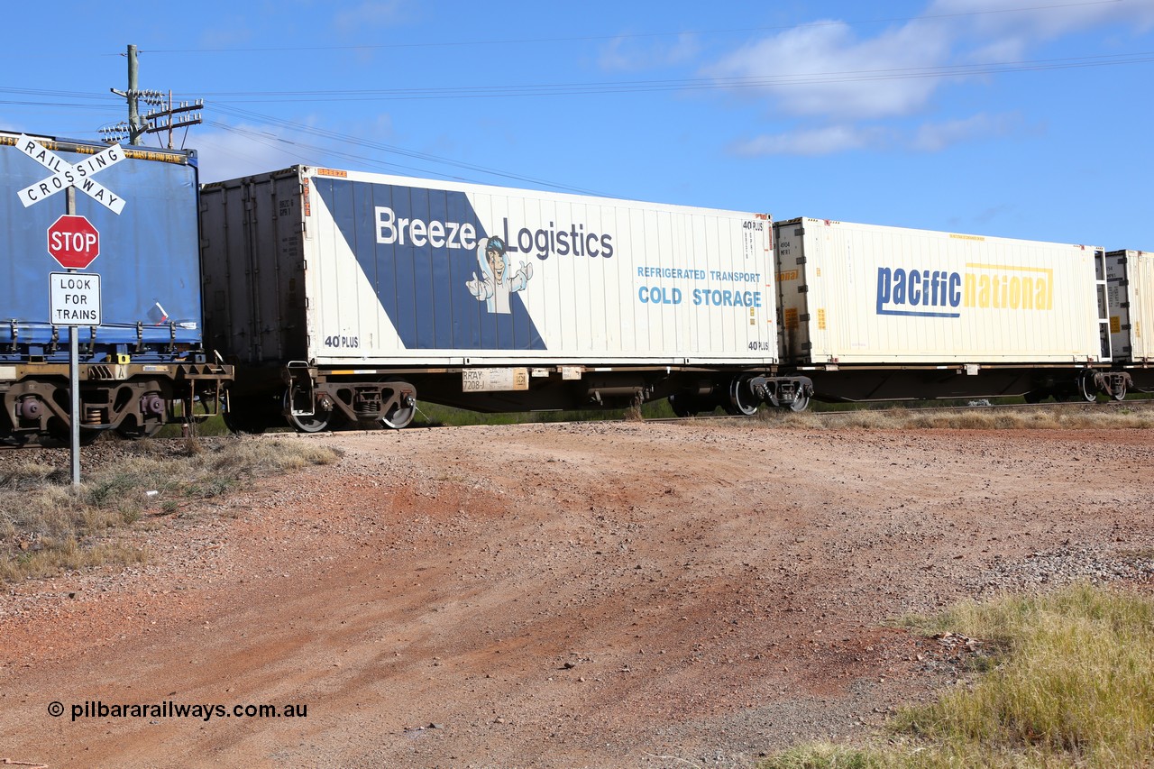 160522 2406
Parkeston, 7MP7 priority service train, RRAY 7208 platform 5 of 5-pack articulated skeletal waggon set, part of one hundred built by ABB Engineering NSW 1996-2000, 40' deck with Breeze Logistics Refrigerated Transport 40' reefer BRZC 6.
Keywords: RRAY-type;RRAY7208;ABB-Engineering-NSW;