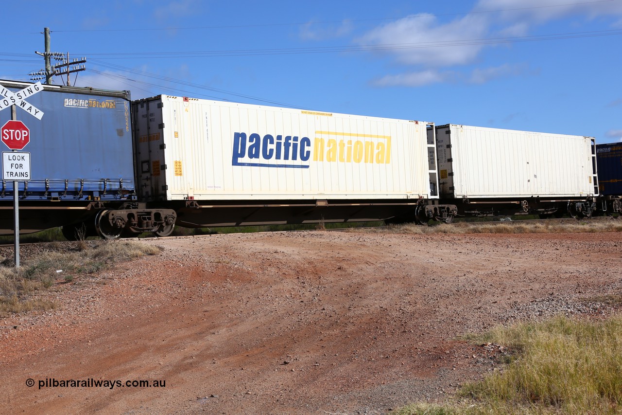 160522 2409
Parkeston, 7MP7 priority service train, platform 2 of 5 on RRQY 7327 5-pack articulated skeletal waggon set built by Qiqihar Rollingstock Works China in 2005 for Pacific National, with a 46' 6