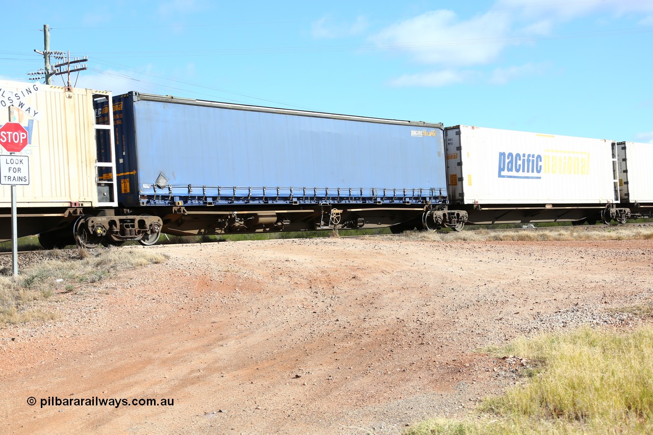 160522 2410
Parkeston, 7MP7 priority service train, platform 3 of 5 on RRQY 7327 5-pack articulated skeletal waggon set built by Qiqihar Rollingstock Works China in 2005 for Pacific National, with a 48' Pacific National curtainsider PNXM 5225.
Keywords: RRQY-type;RRQY7327;Qiqihar-Rollingstock-Works-China;